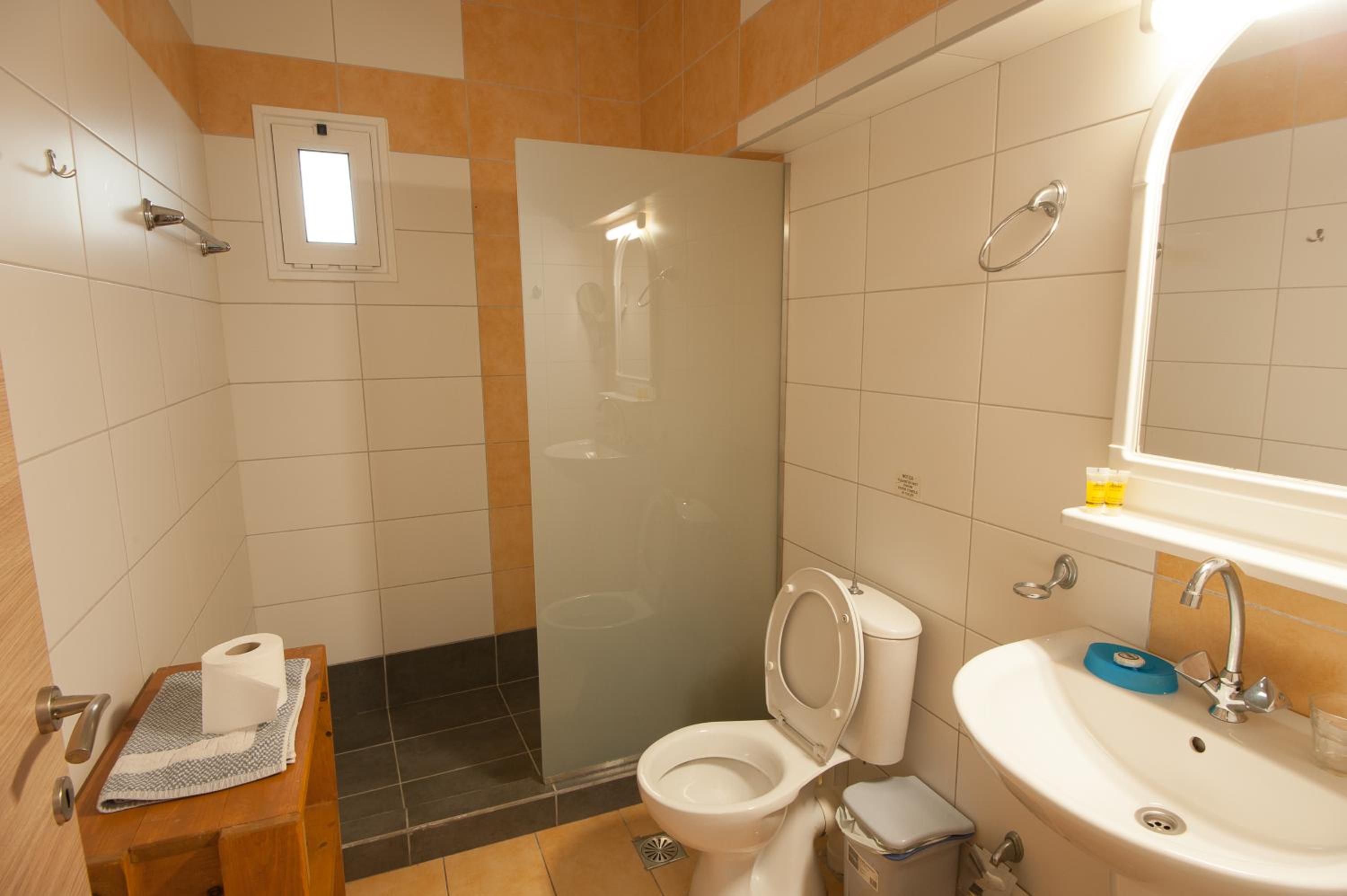 One-Bedroom Apartment - Ground Floor photo 2