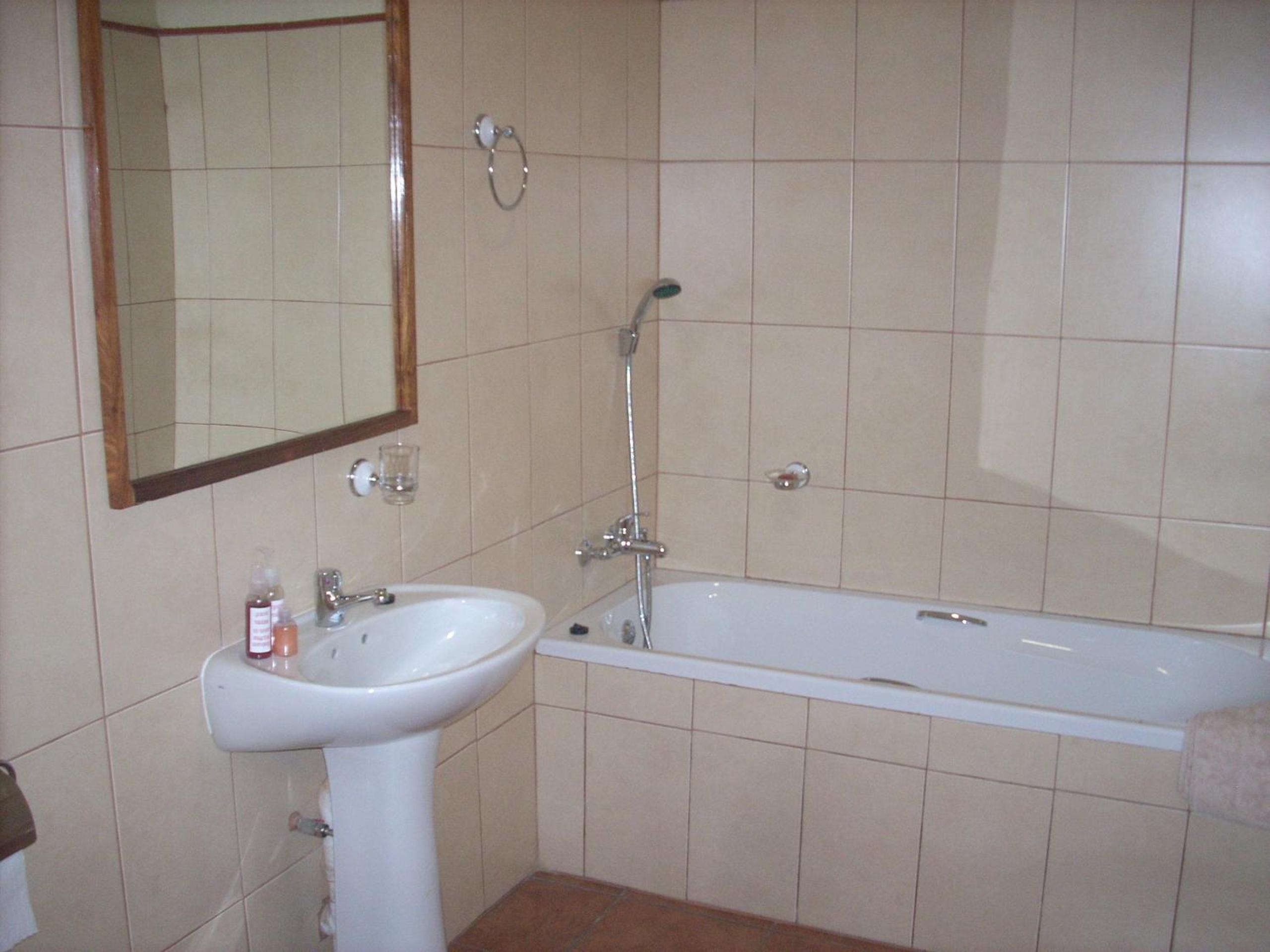 King or Twin Room - Photo 6