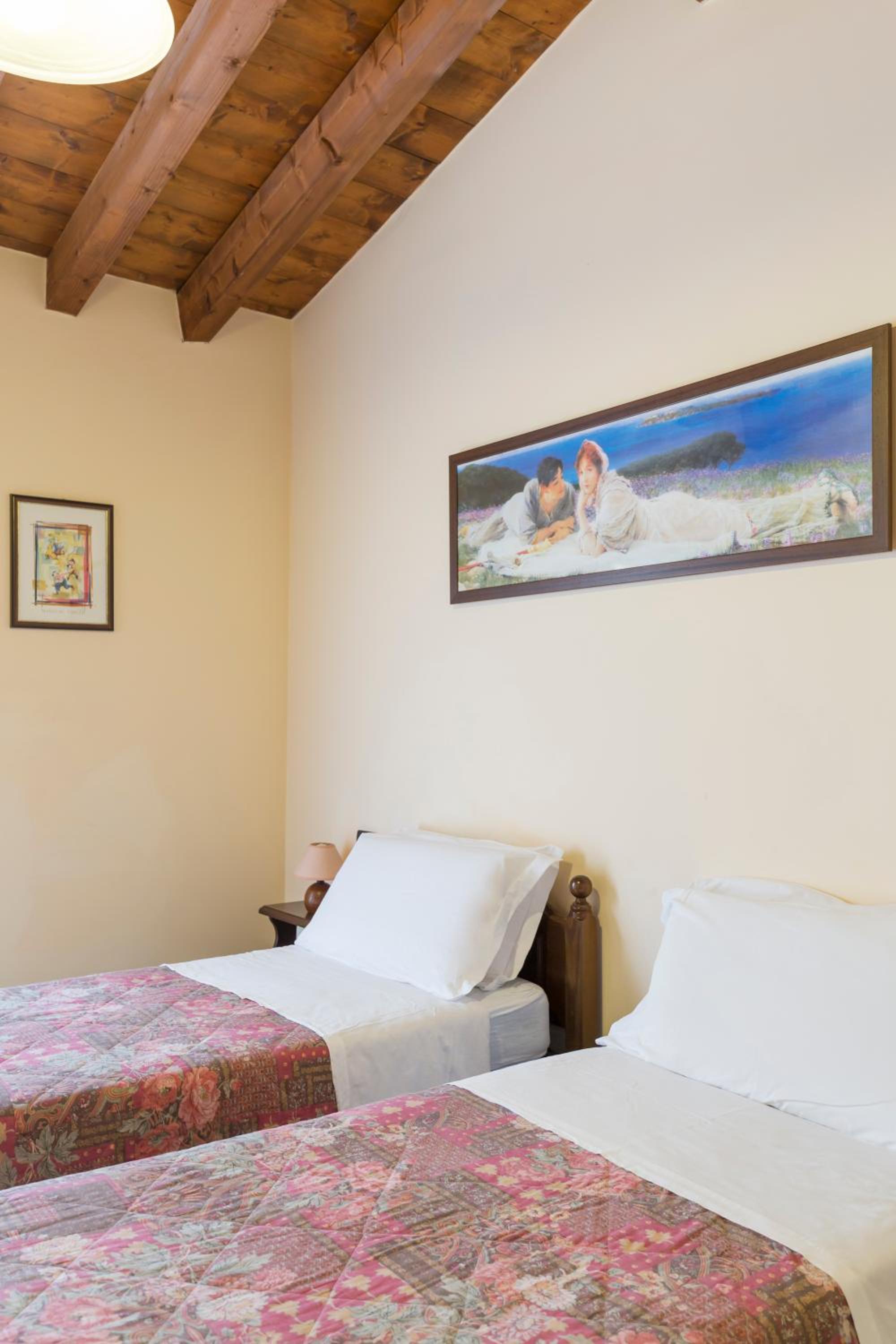 Classic Twin Room - Photo 6