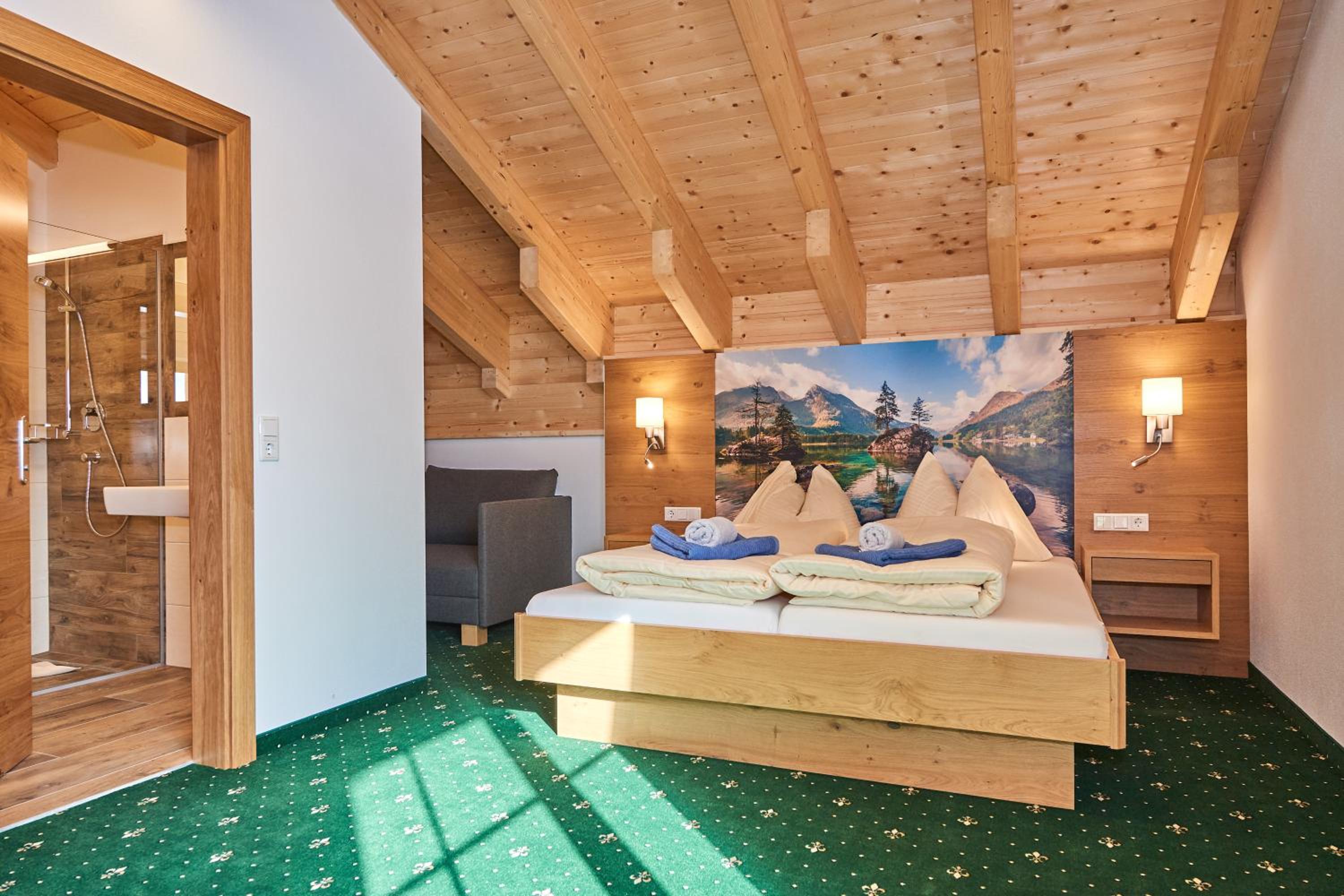 Apartment with Balcony - Photo 11