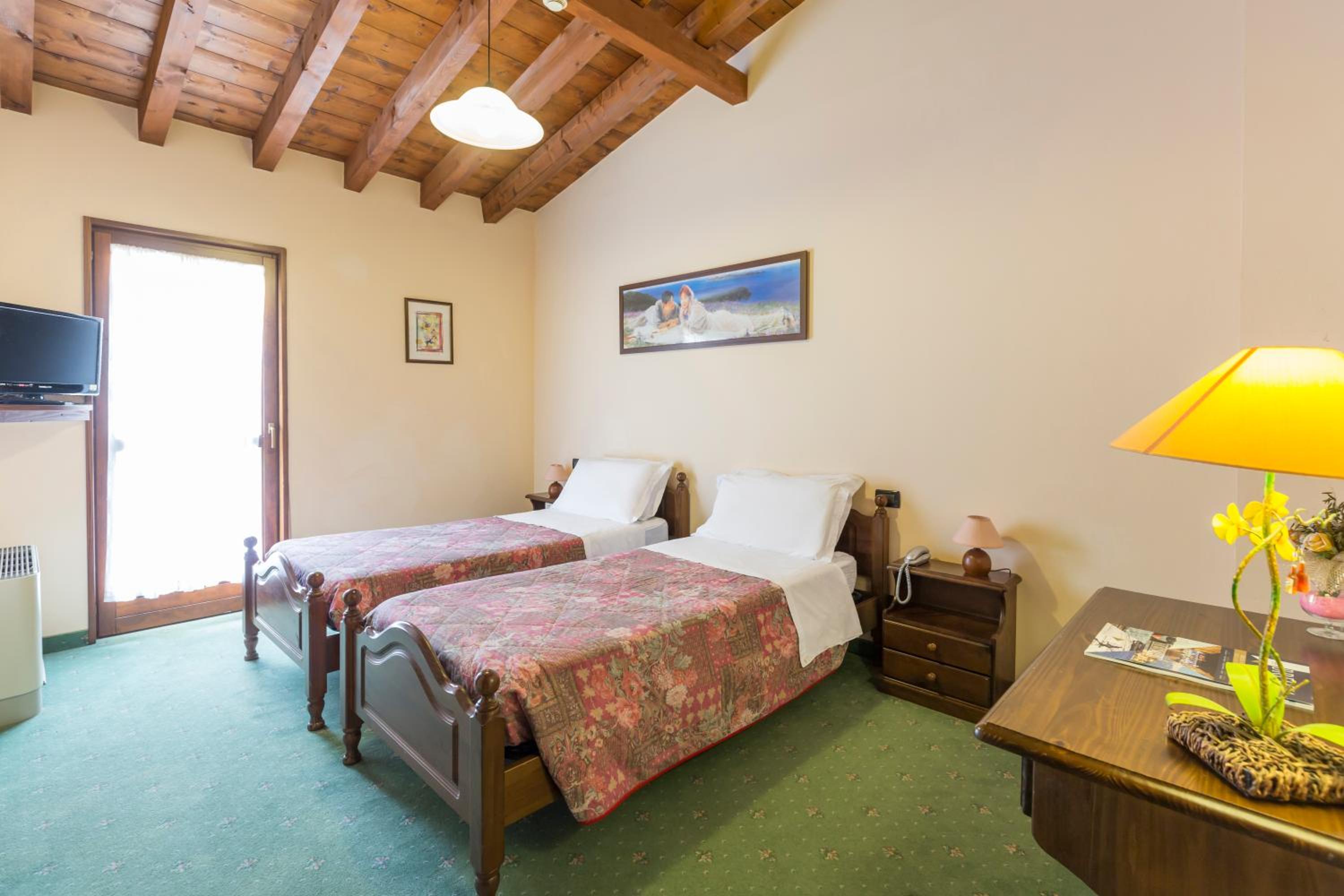 Classic Twin Room - Photo 1