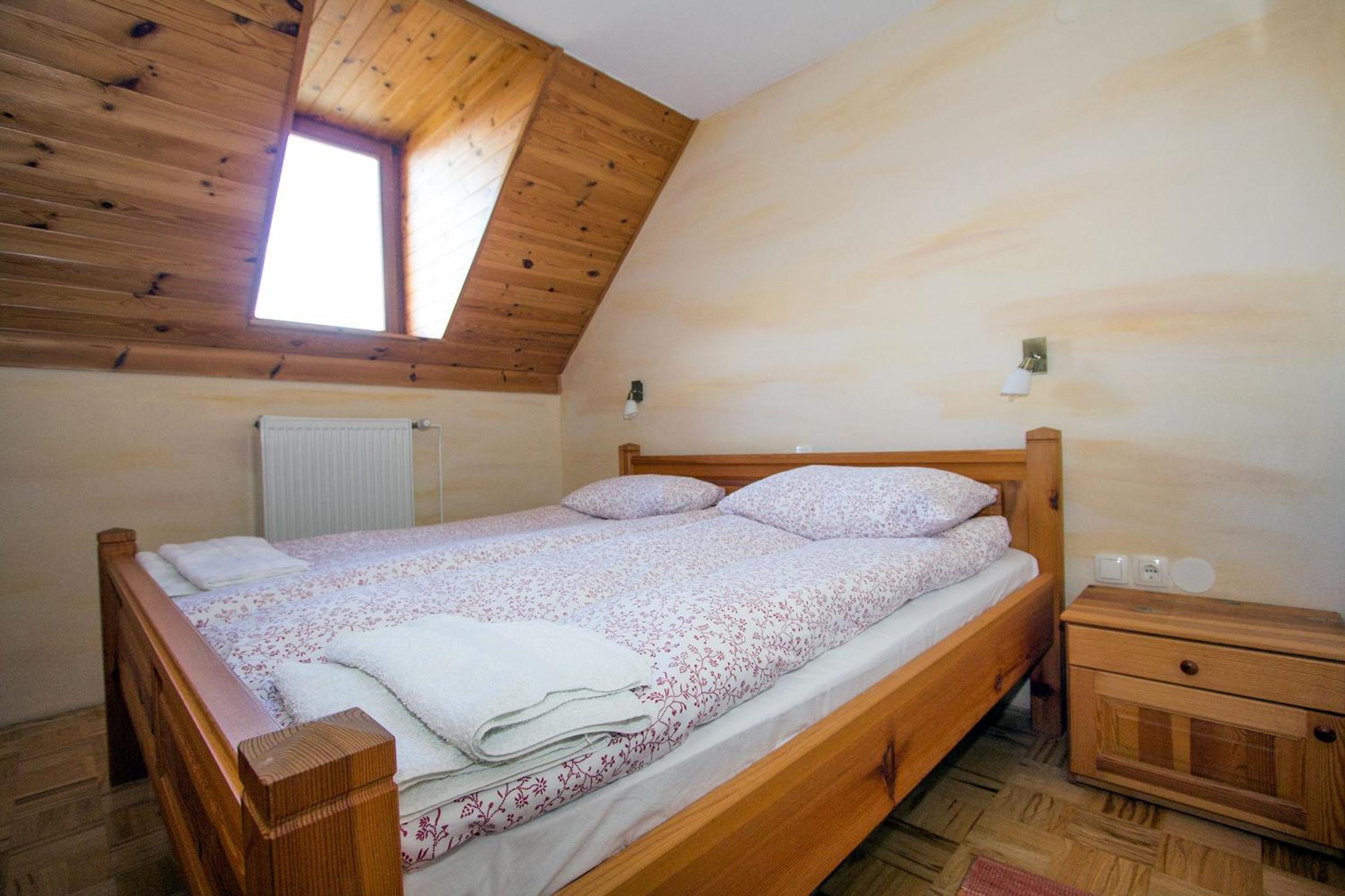 Double Room with Private Bathroom - Photo 4