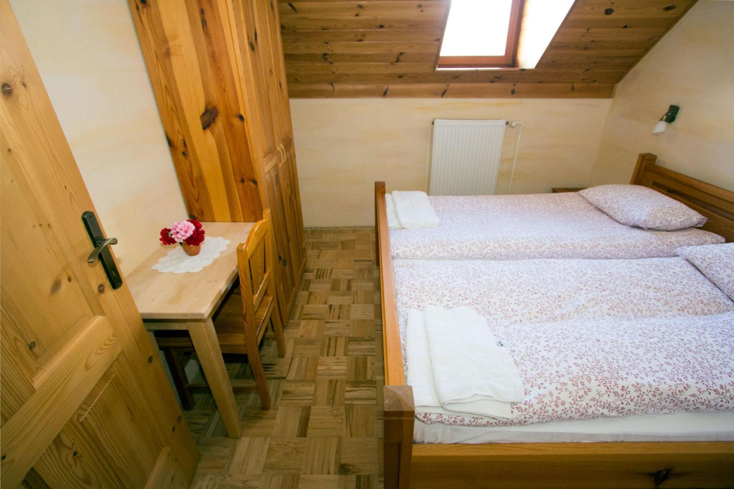 Double Room with Private Bathroom - Photo 5