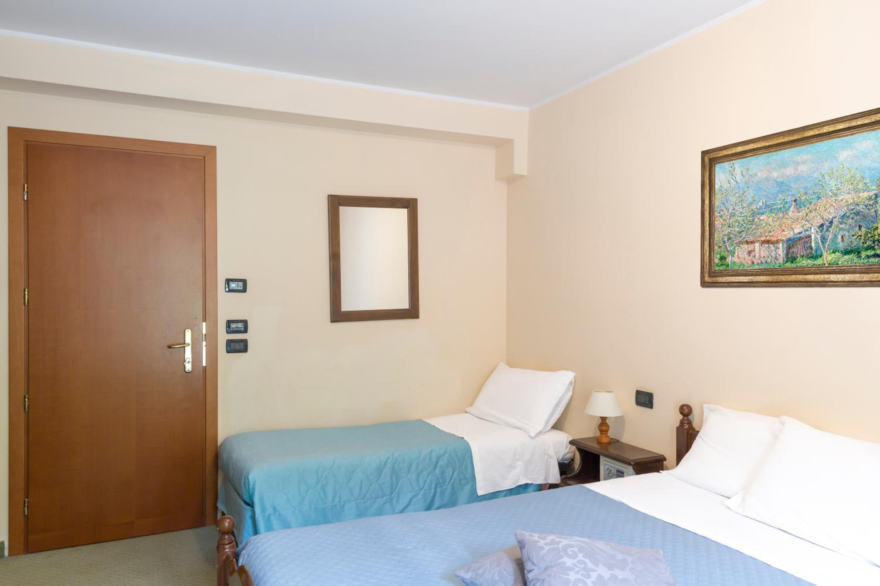 Classic Triple Room - Photo 1