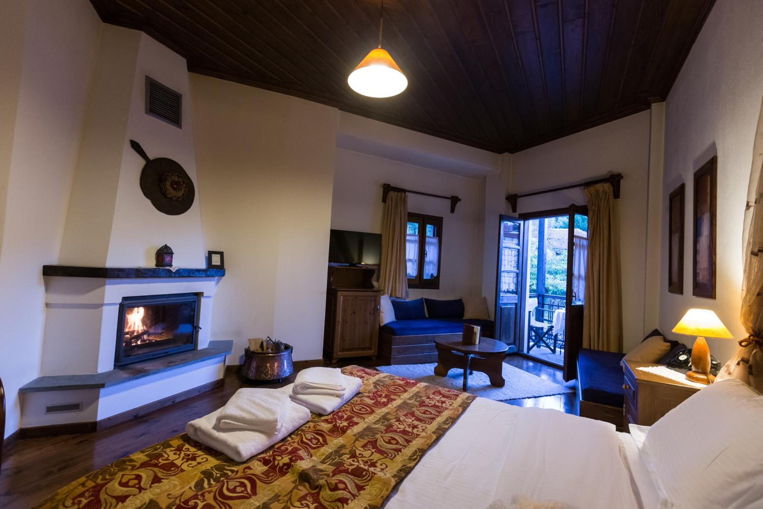 Junior Suite with Spa Bath and Fireplace photo 1