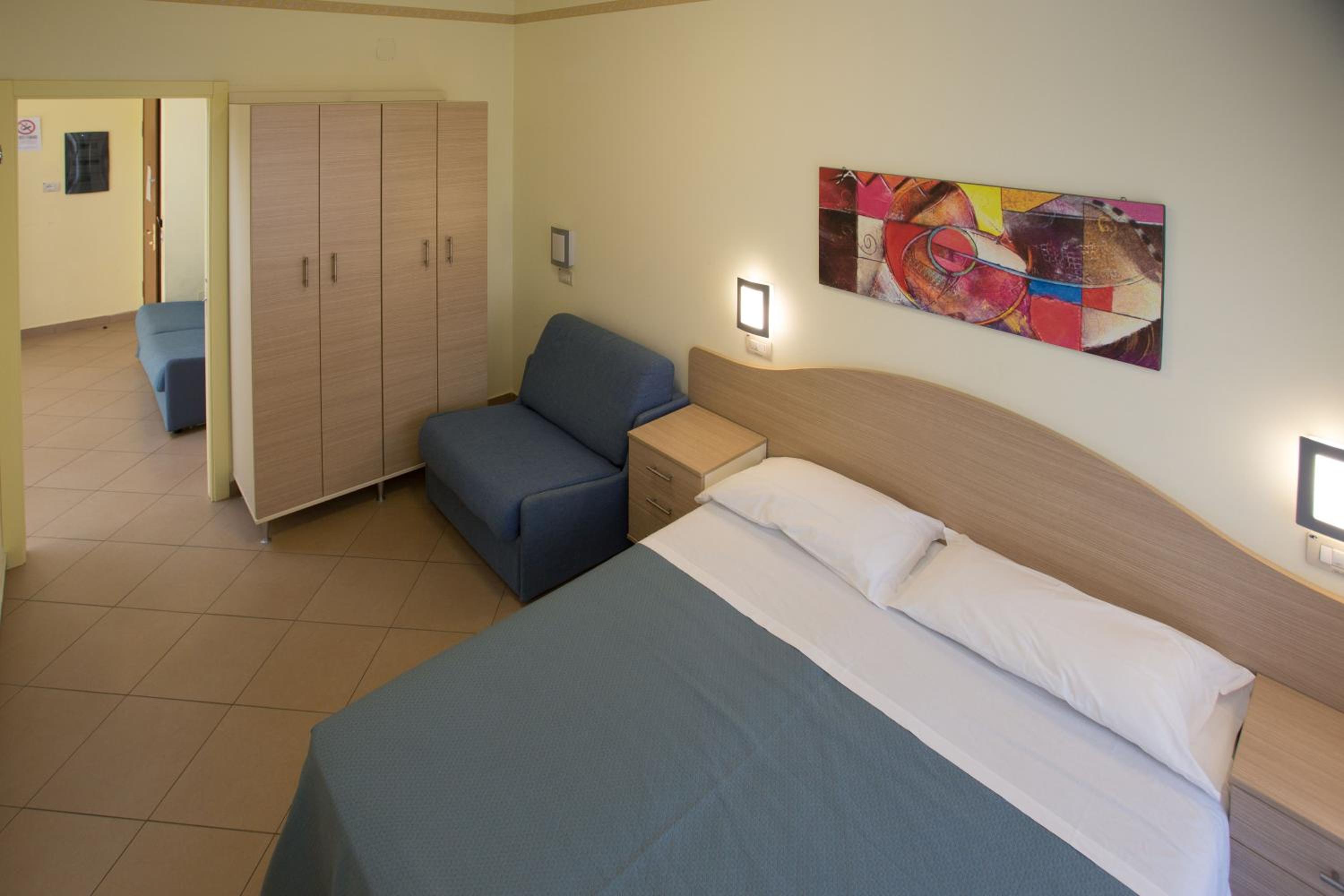 One-Bedroom Apartment with Balcony photo 2