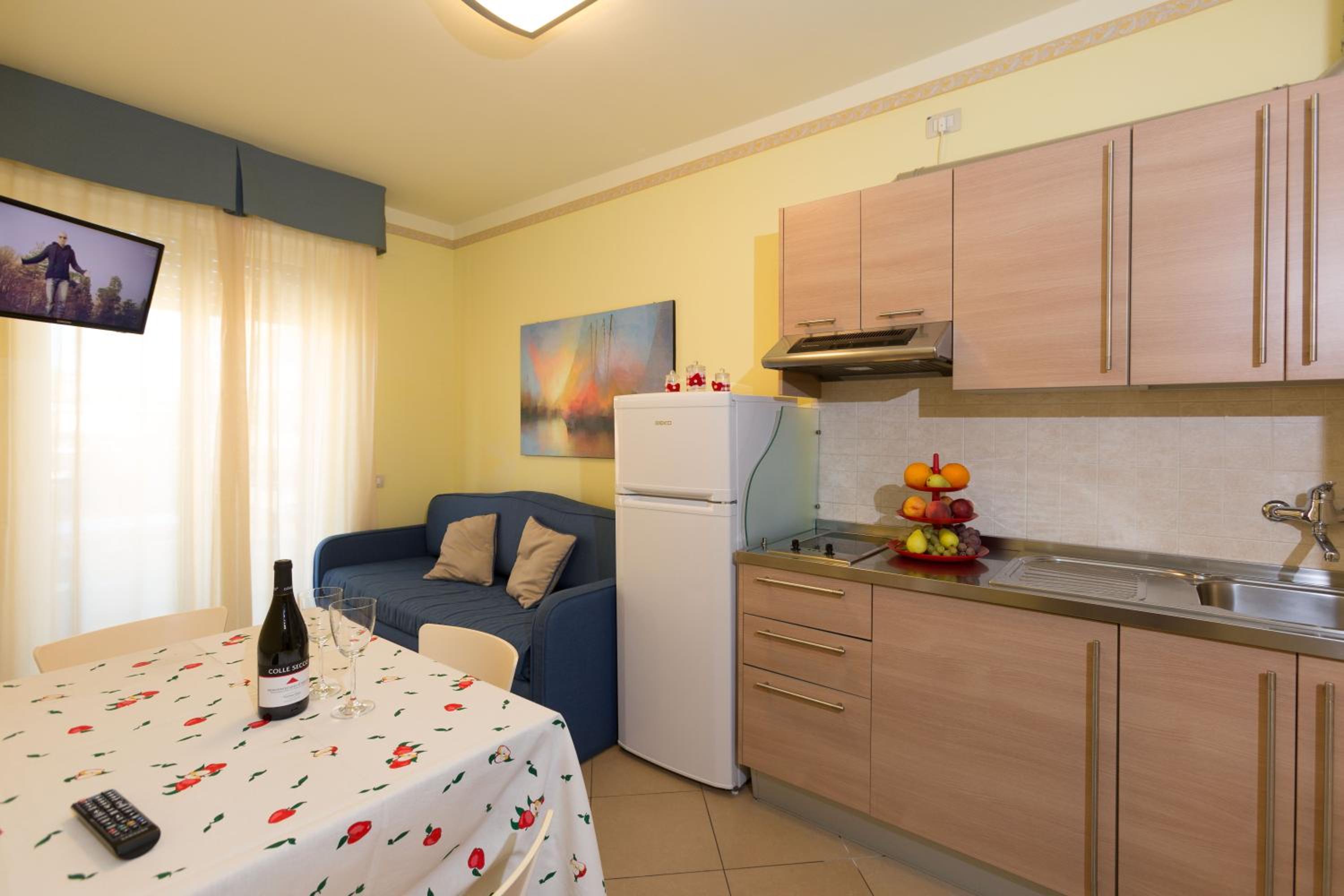 One-Bedroom Apartment with Balcony photo 1