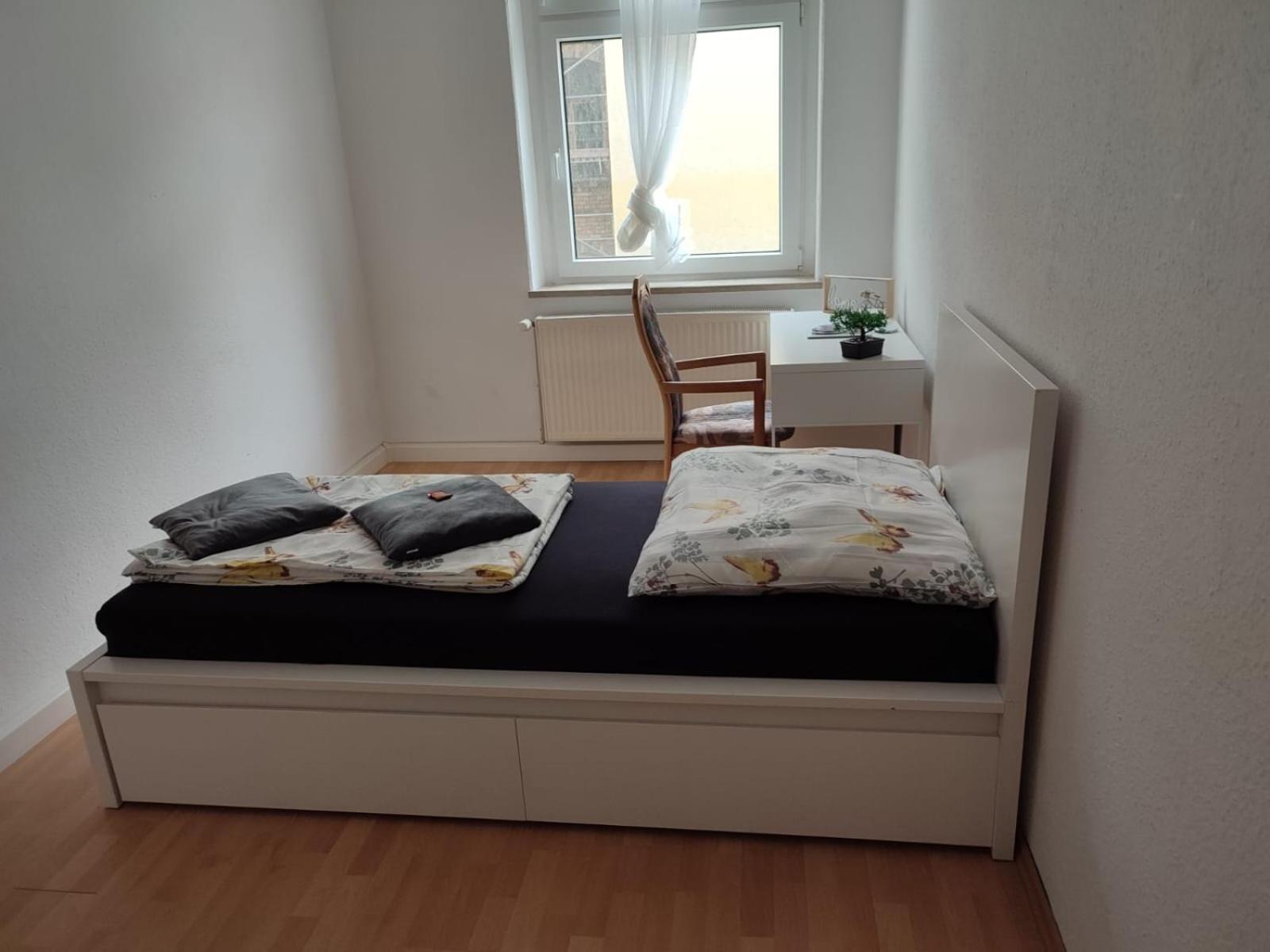 Single Room with Shared Shower and Toilet photo 1