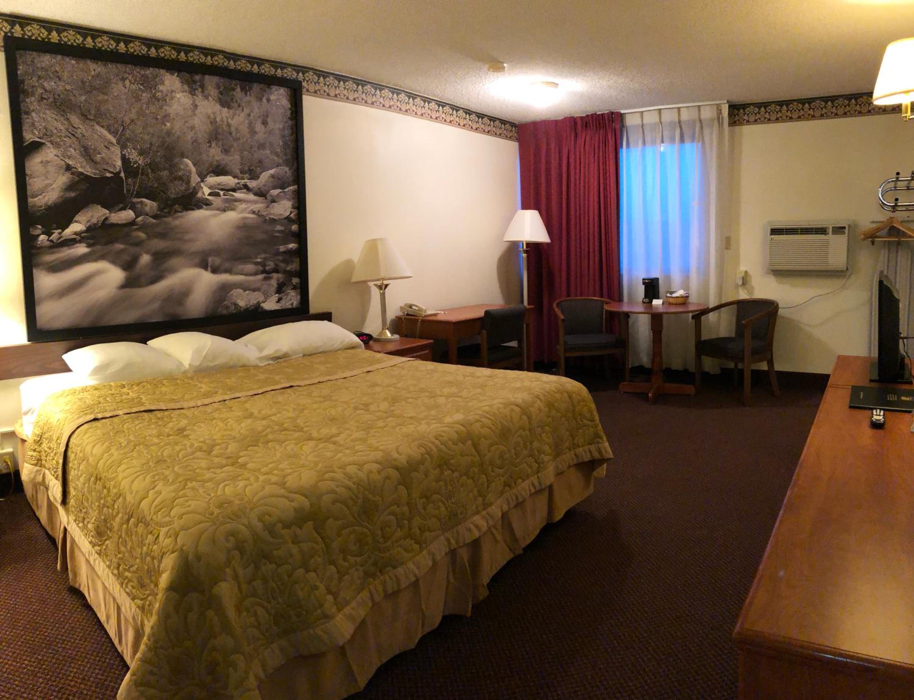King Room - Non-Smoking - Photo 1