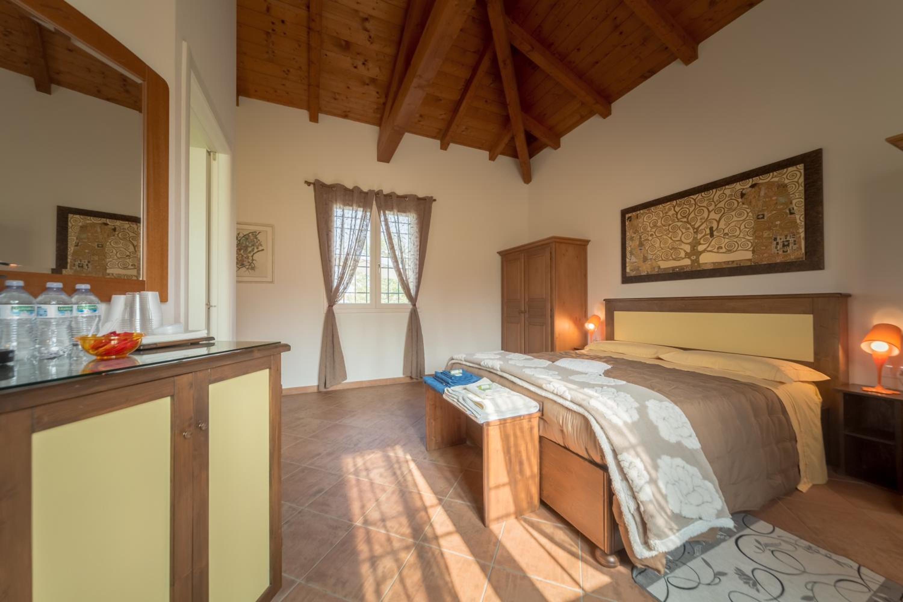 Double Room with Private Bathroom photo 2