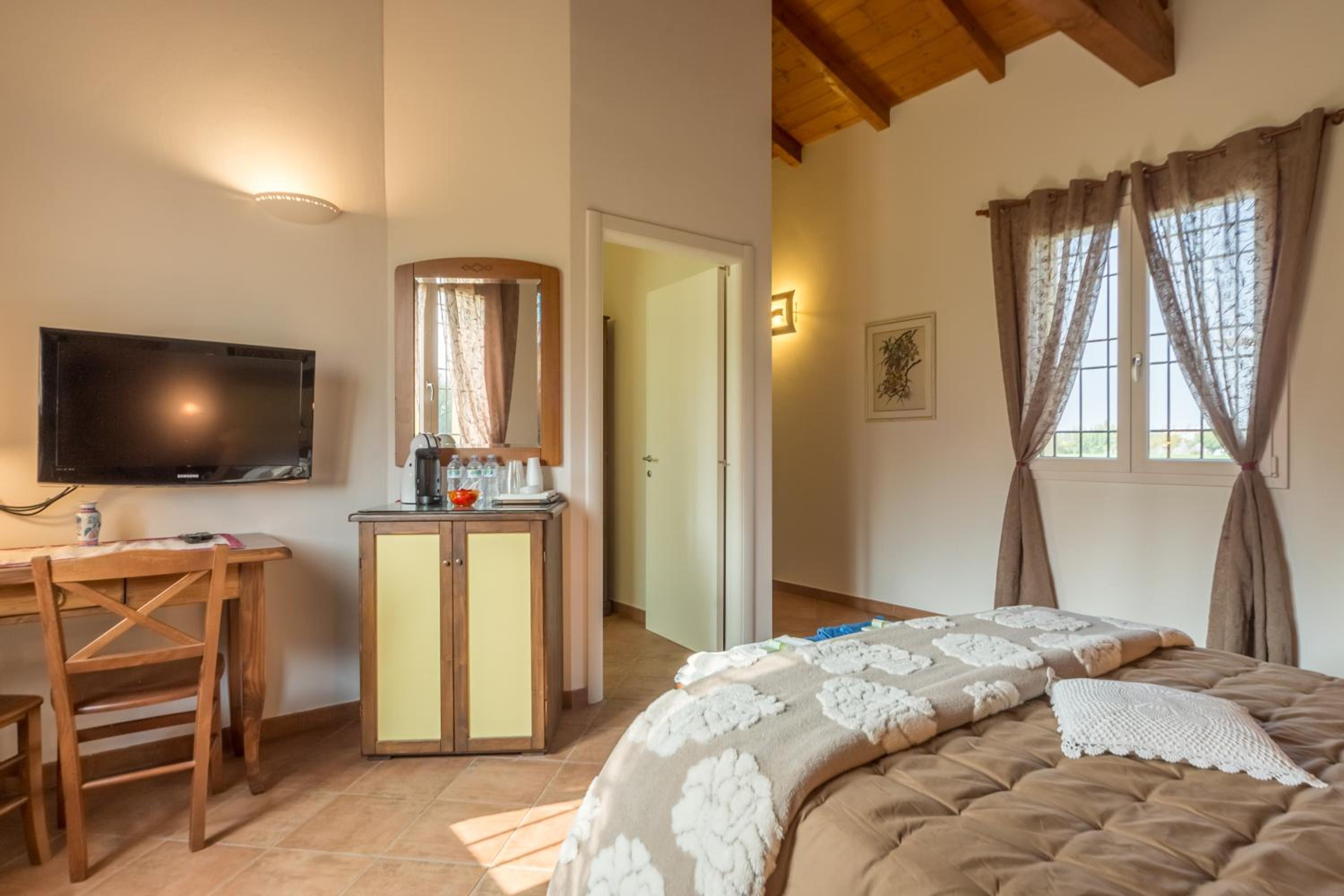Double Room with Private Bathroom photo 3