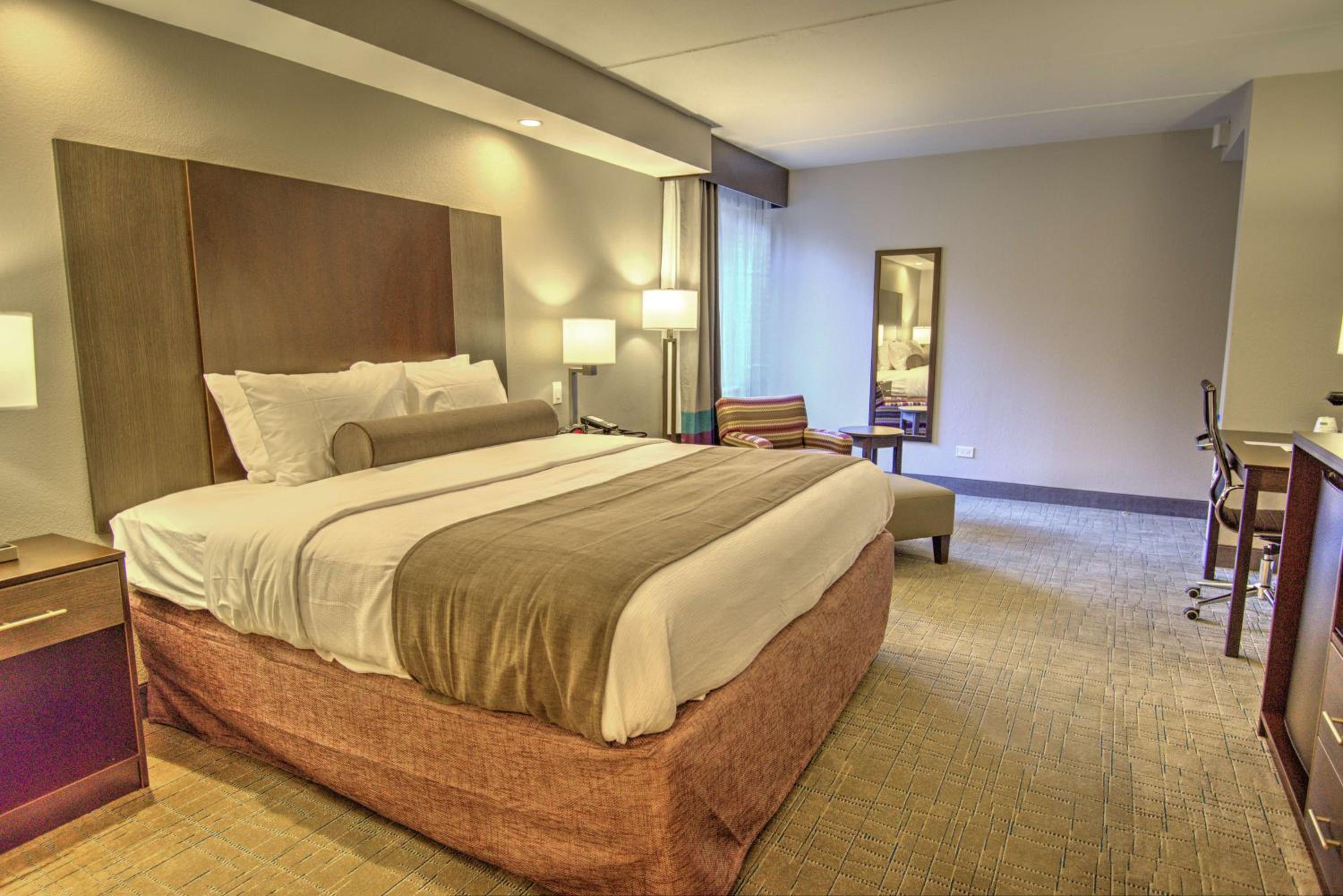 King Room with Roll-in Shower - Disability Access/Non-Smoking photo 2