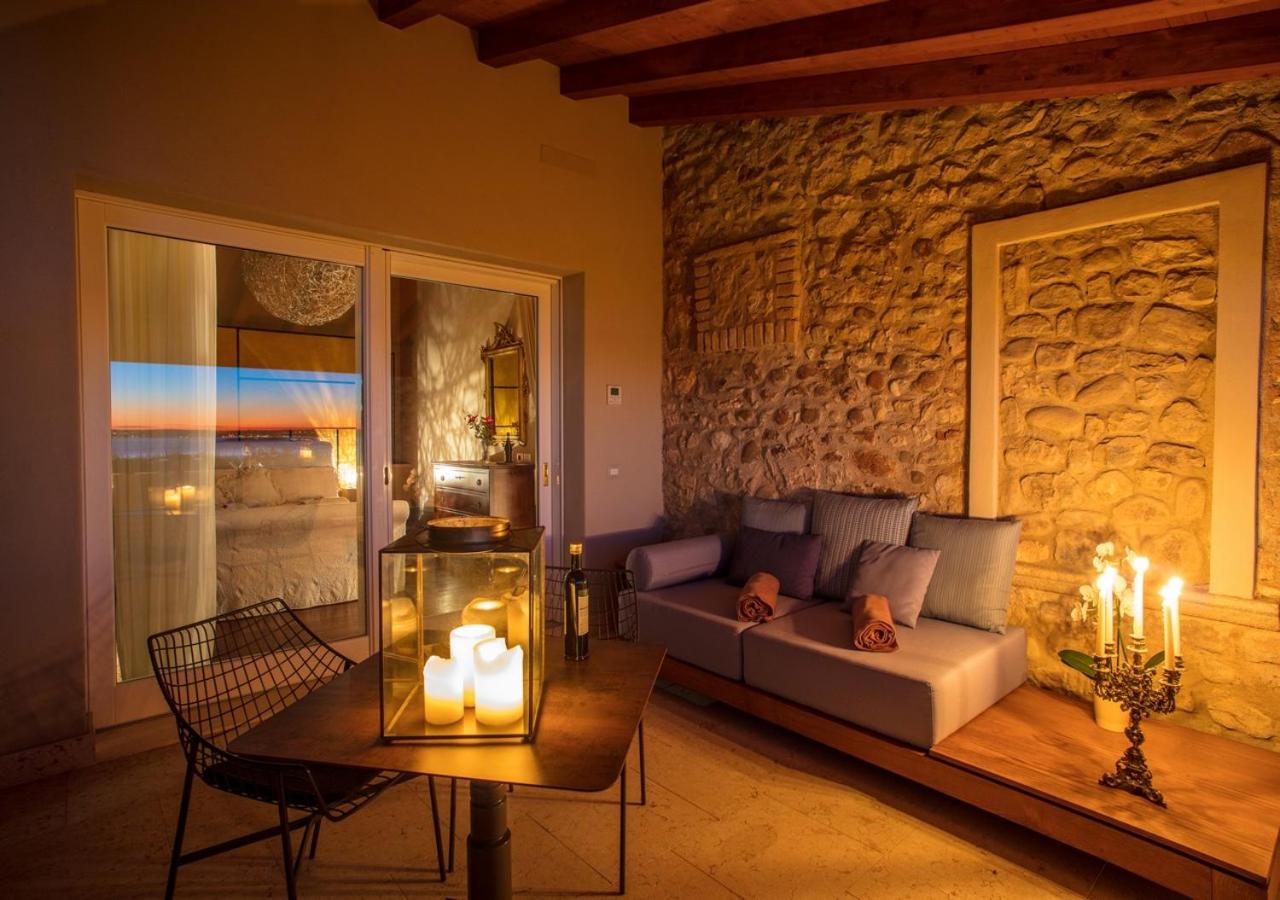 Suite with Lake View and Balcony photo 3