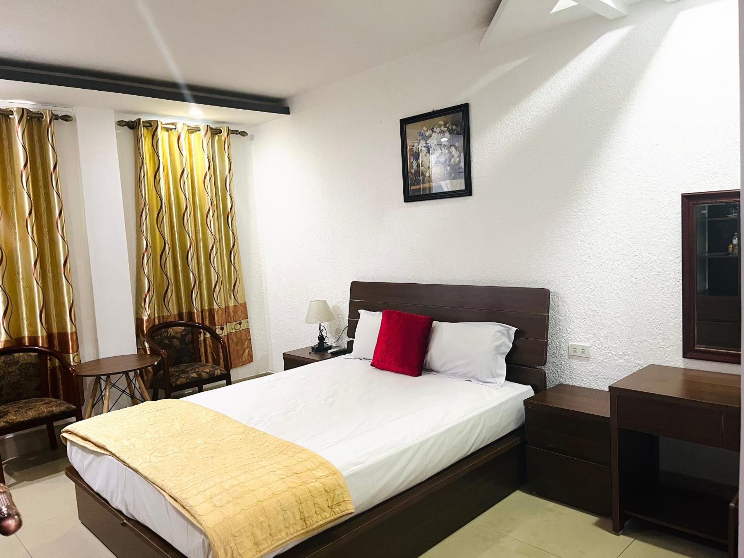 Deluxe Room (2 Adults + 1 Child) photo 1