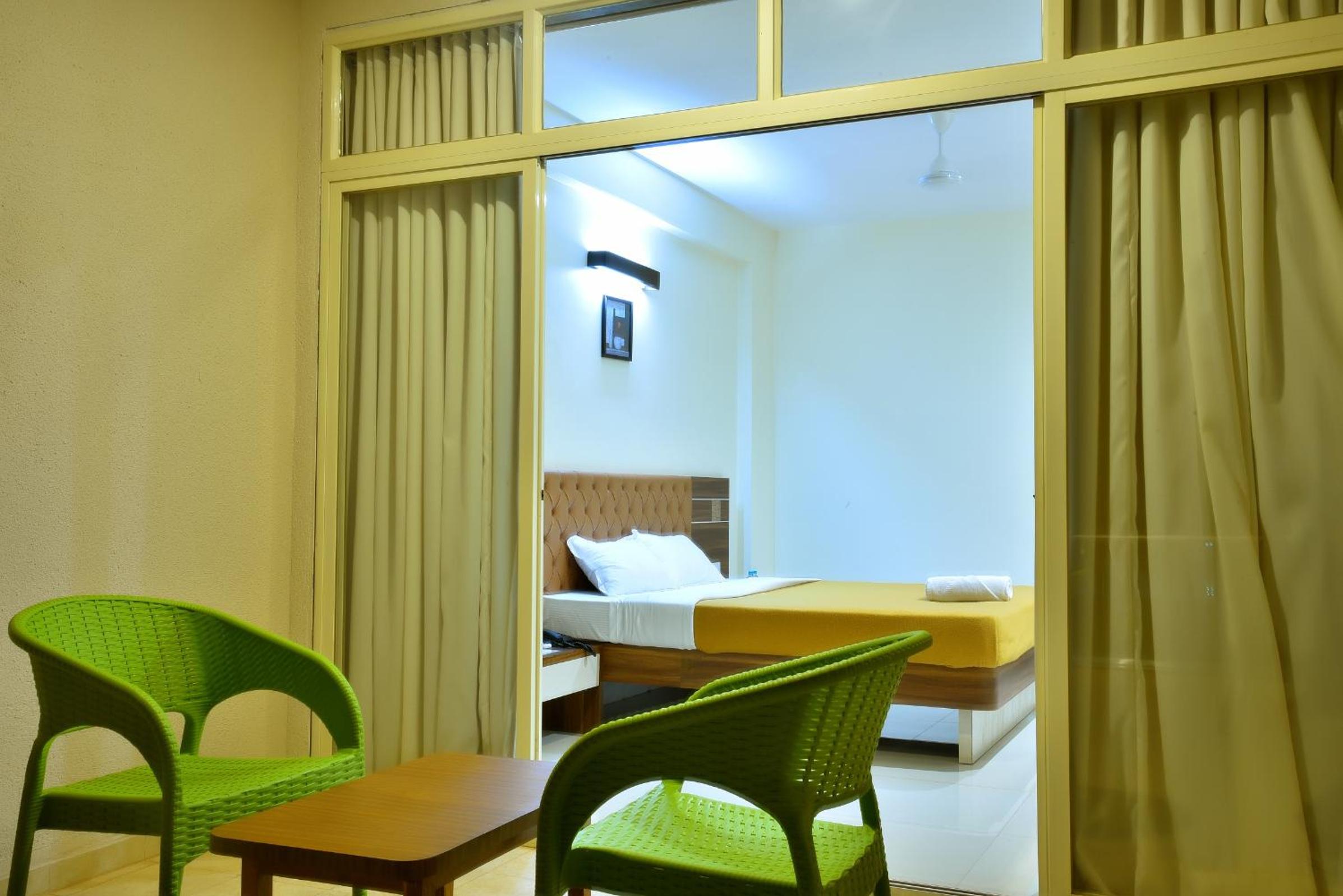 Deluxe Double Room (2 Adults + 1 Child) photo 3