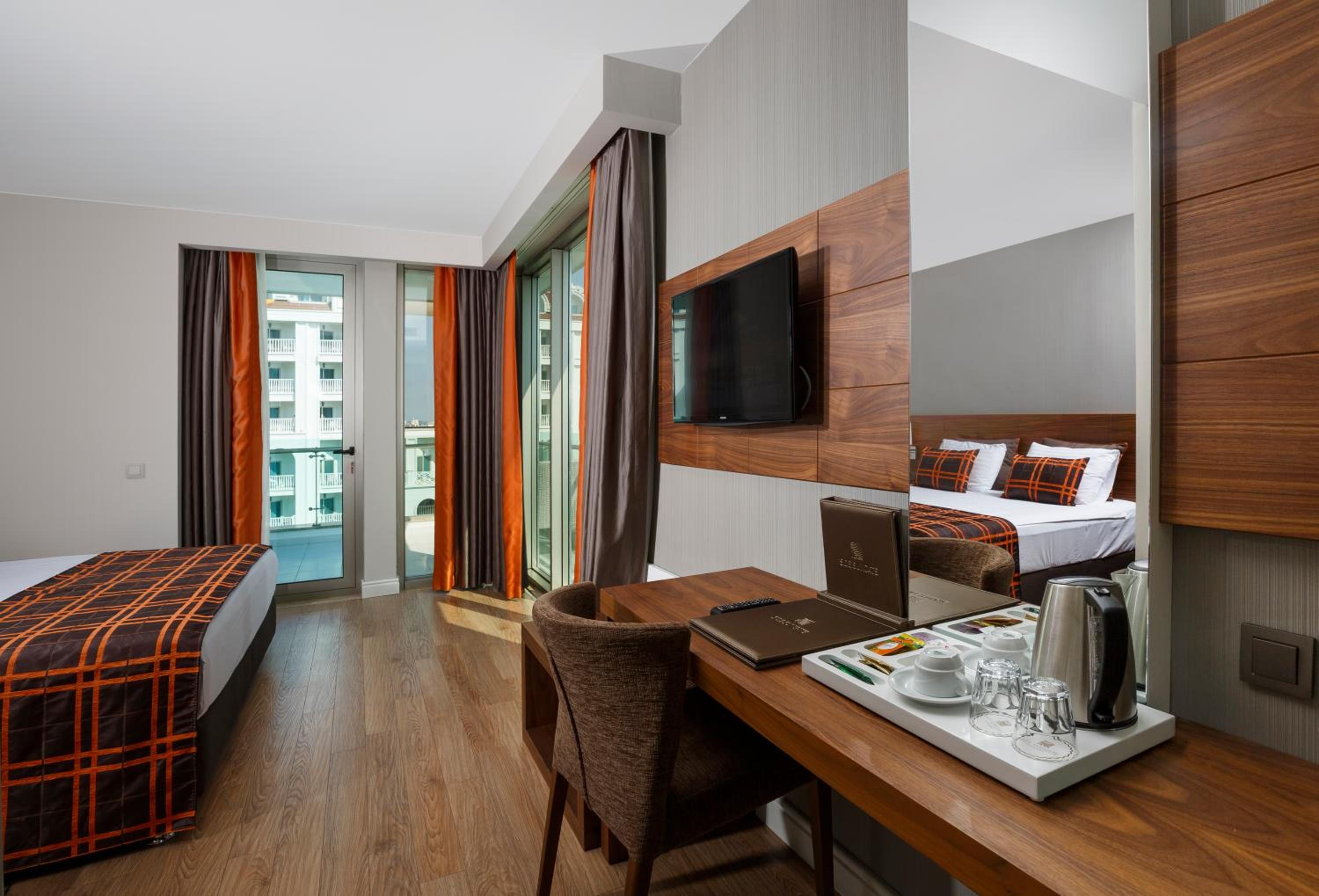 Junior Suite with Garden View
