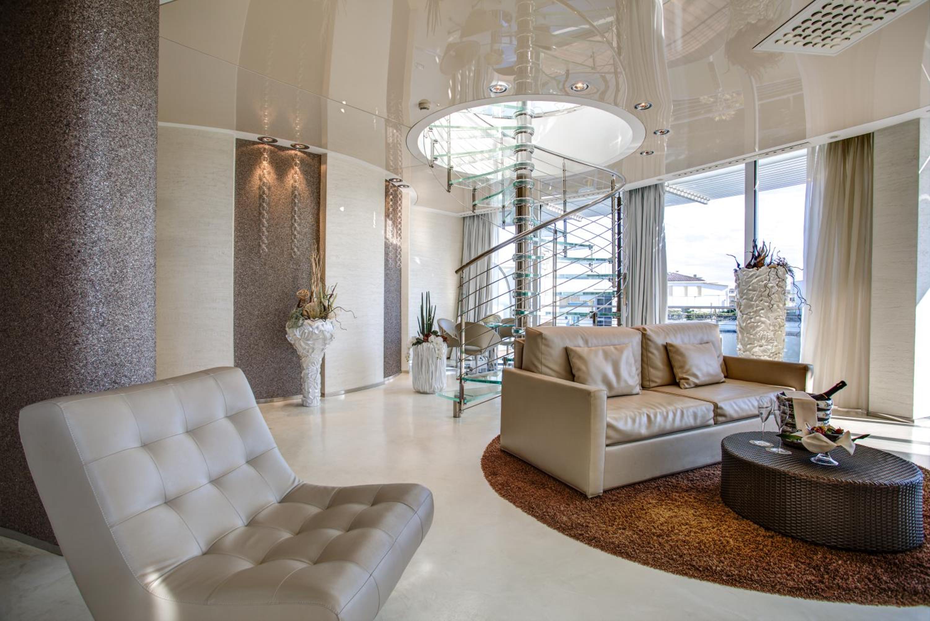 Luxury One-Bedroom Suite - Split Level with sea view thumbnail 5