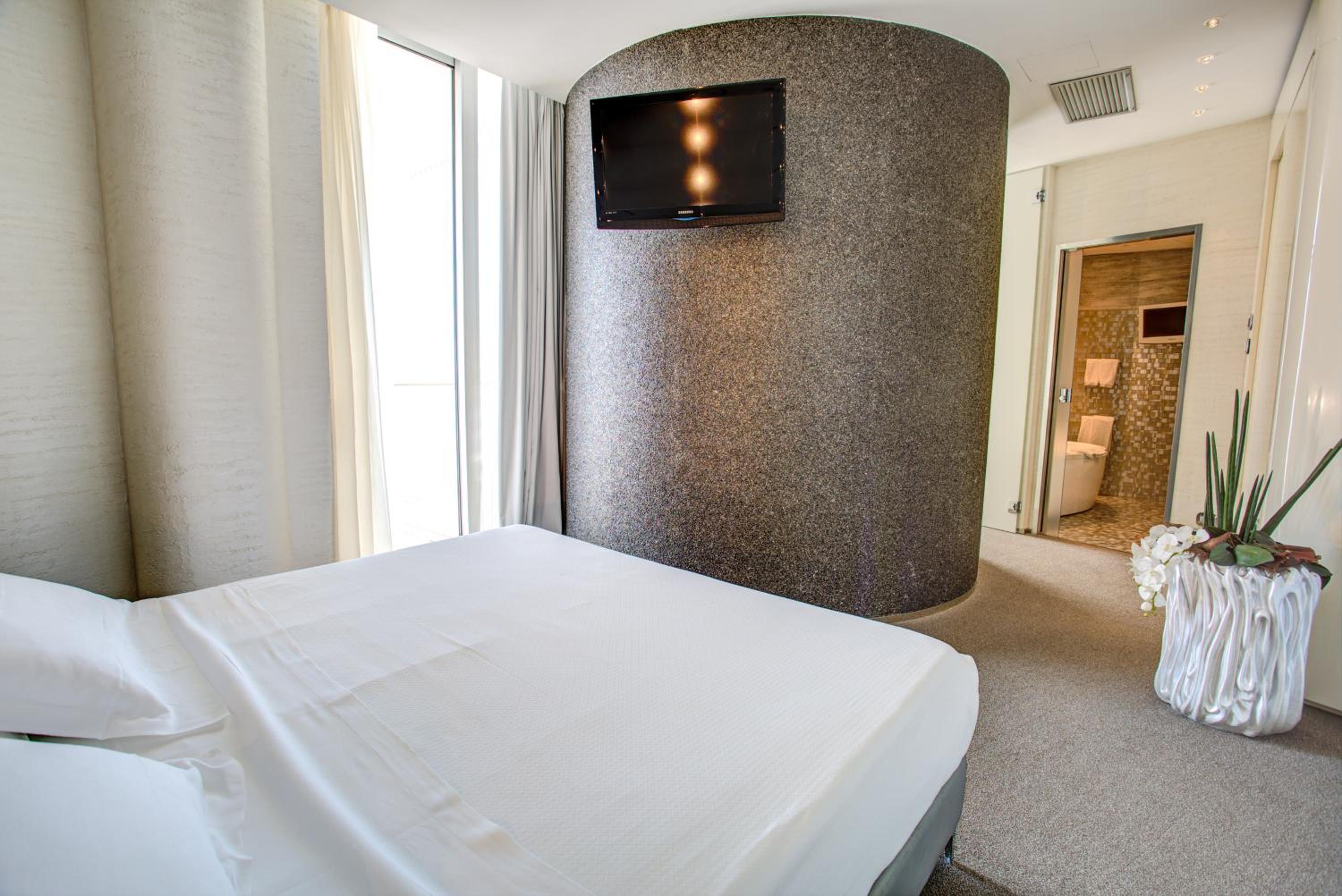 Luxury Two-Bedroom Suite - Split Level with sea view - Photo 1