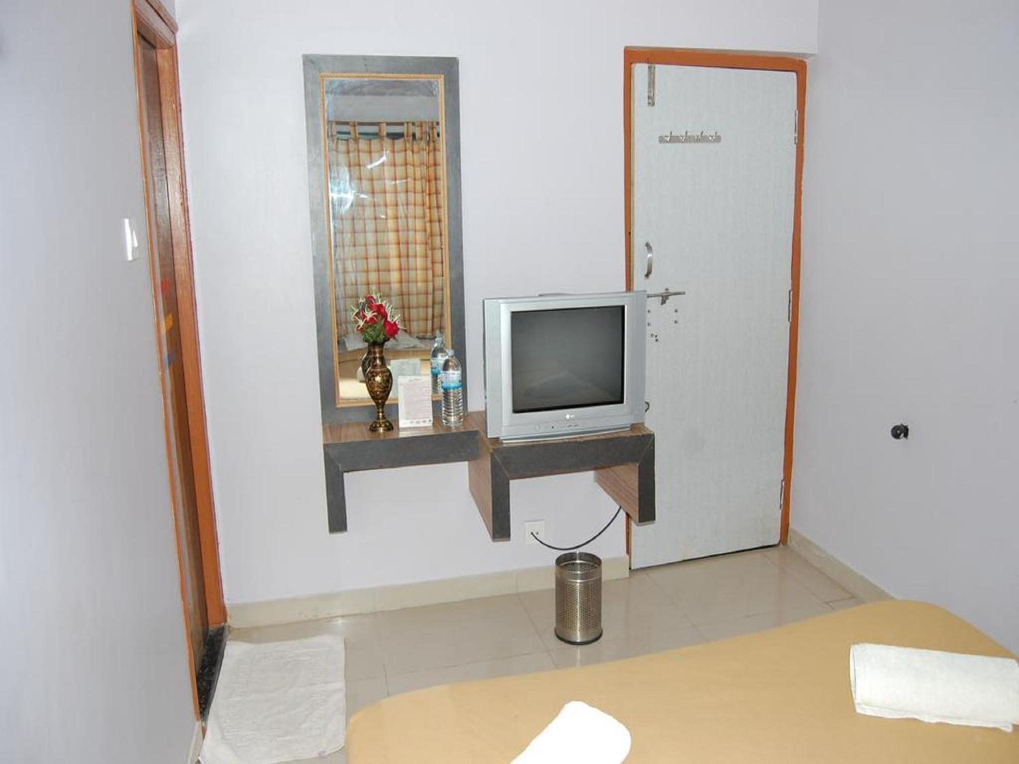 Deluxe Room Non AC photo 3
