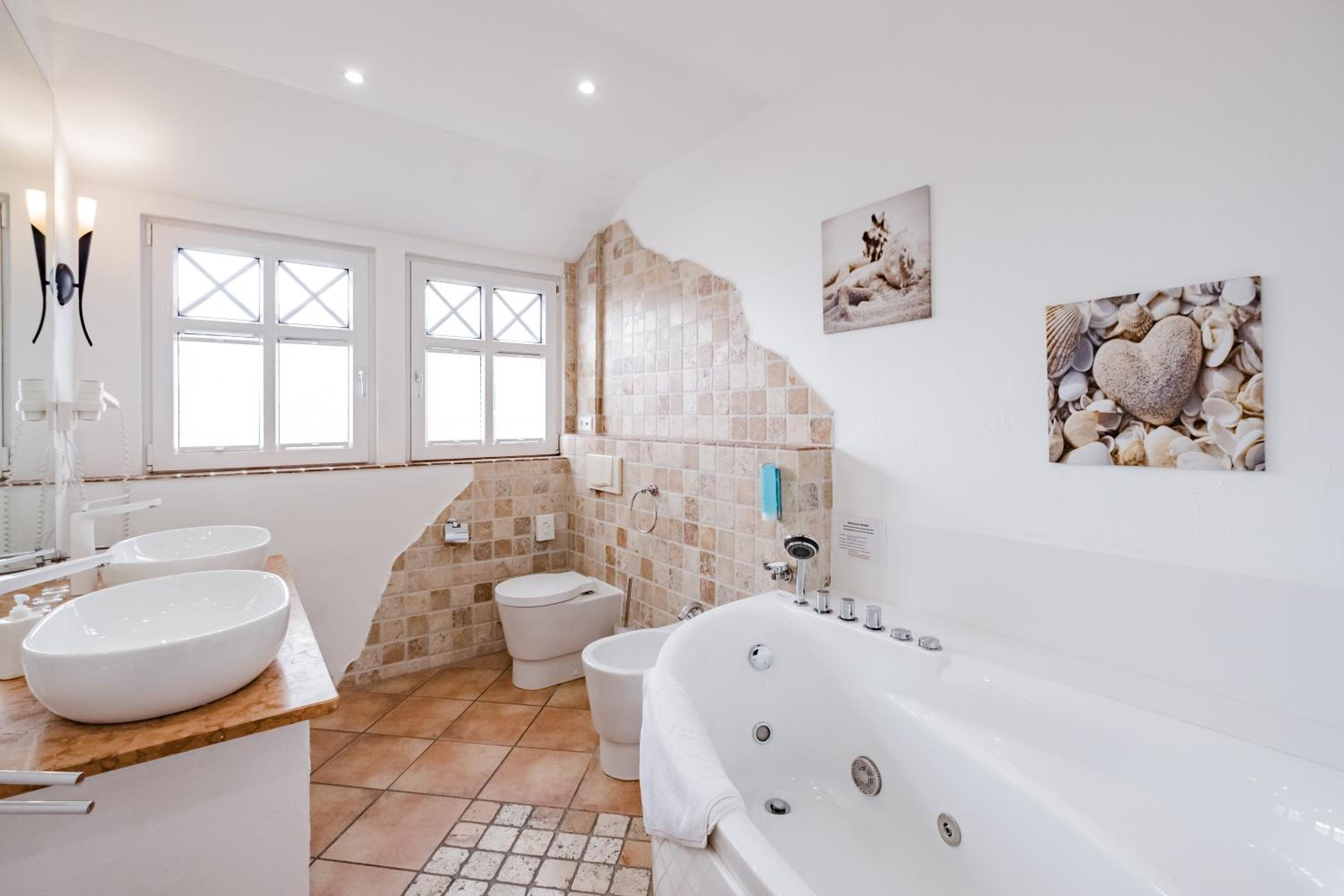 Chalet (2-6 Adults)