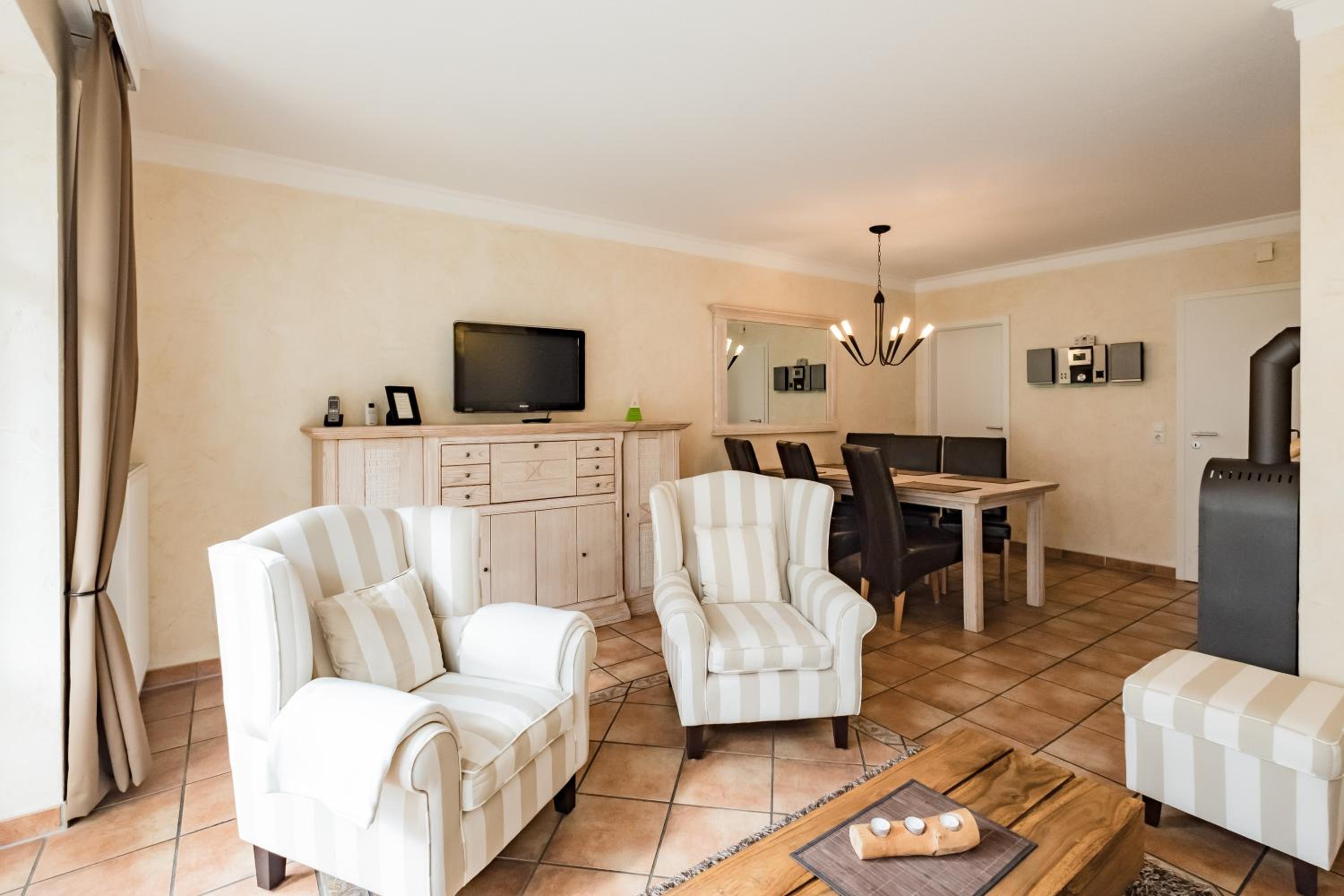 Chalet (2-6 Adults)