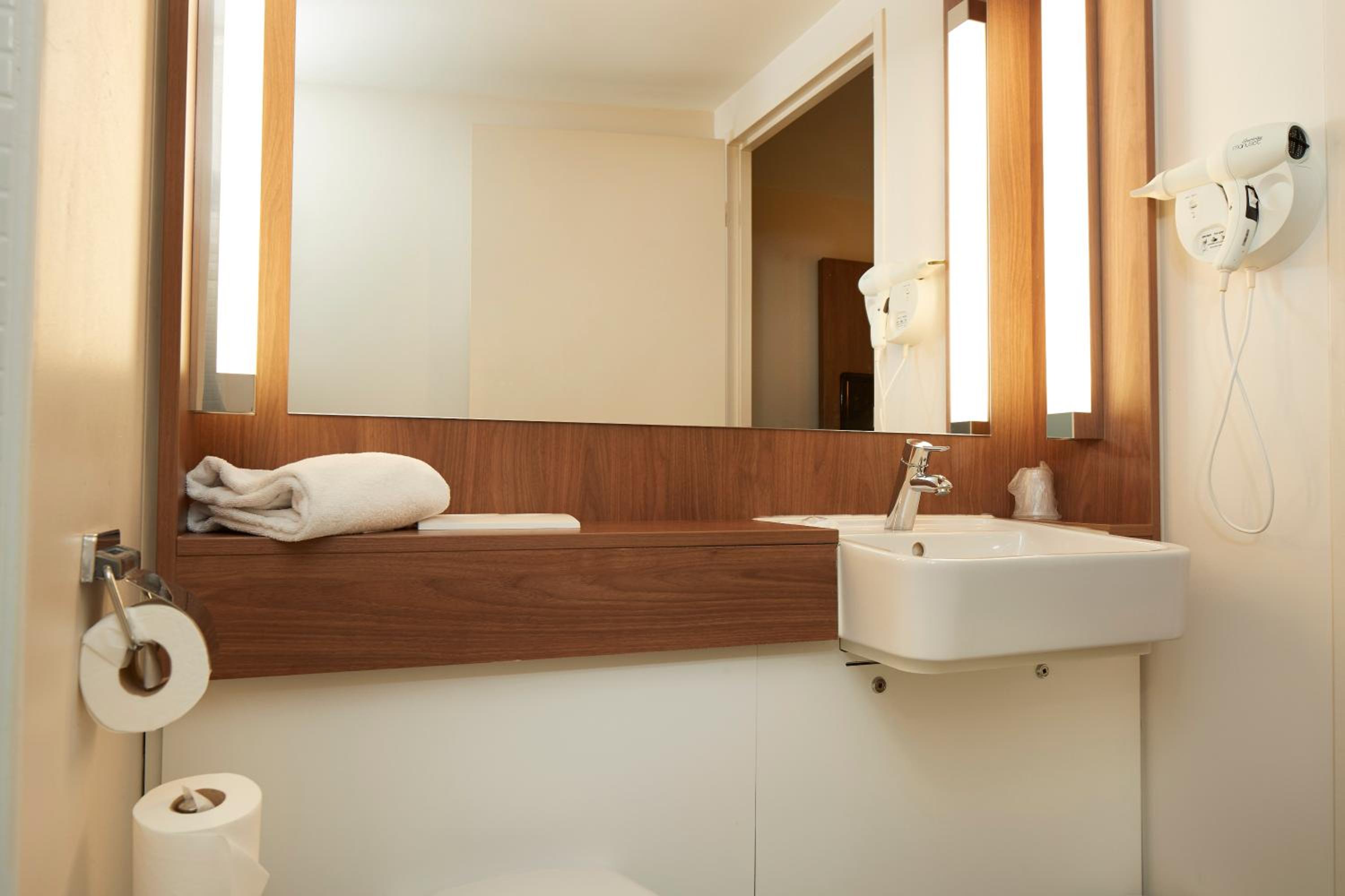 Standard Double Room - Photo 4