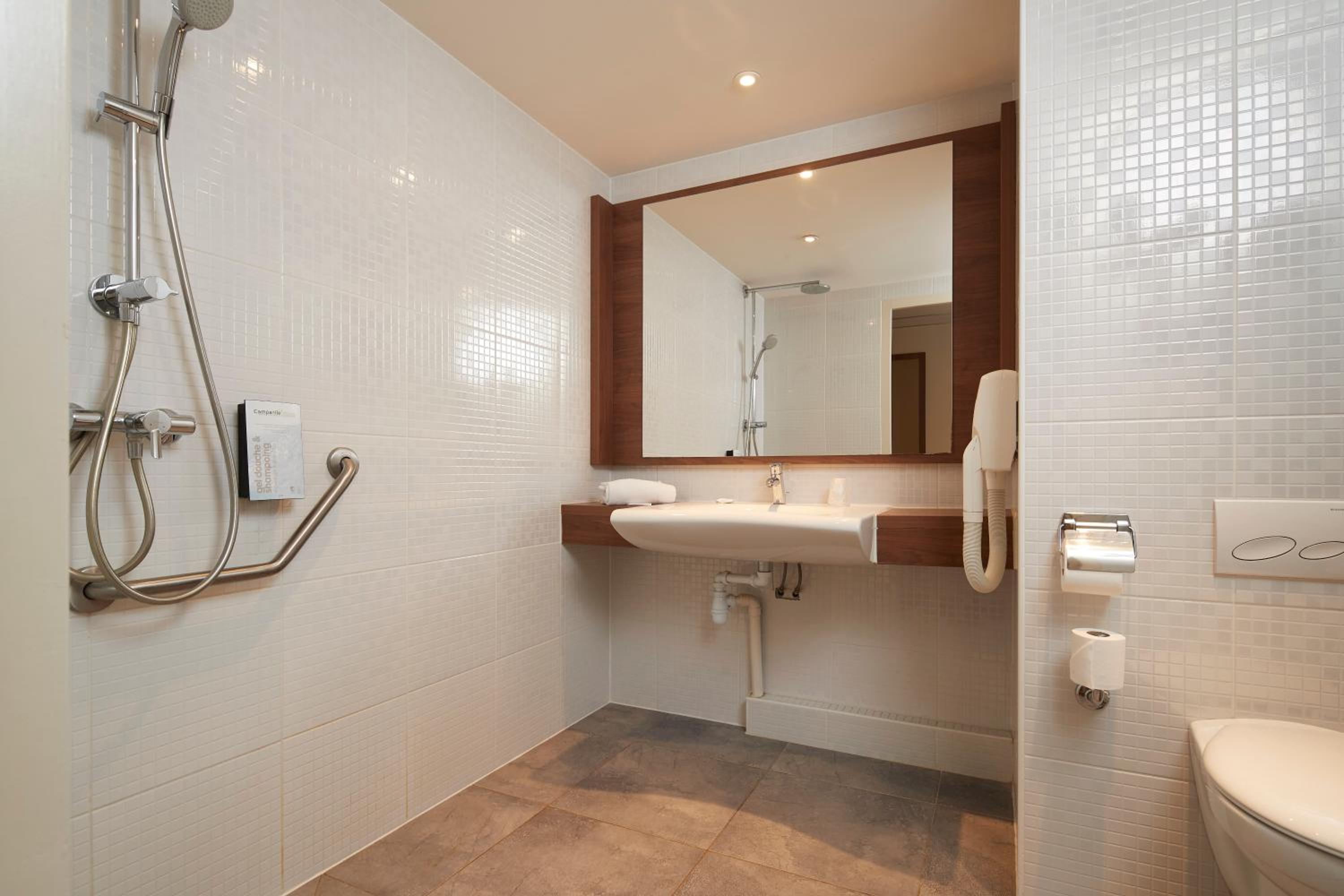 Standard Double Room - Photo 7