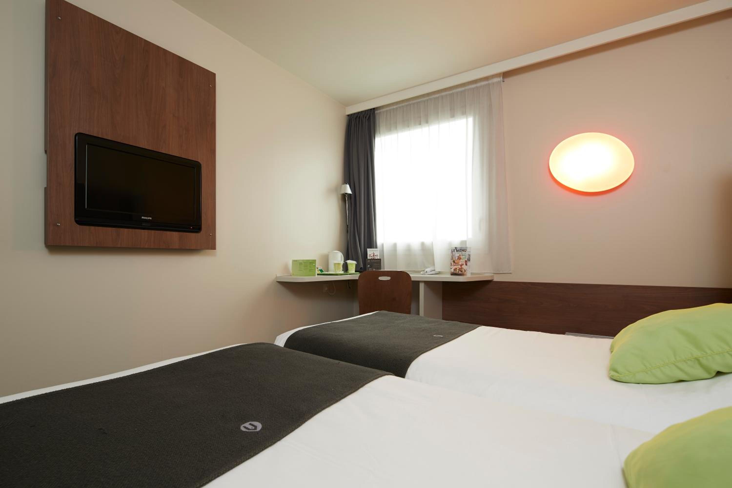 Standard Twin Room - Photo 7