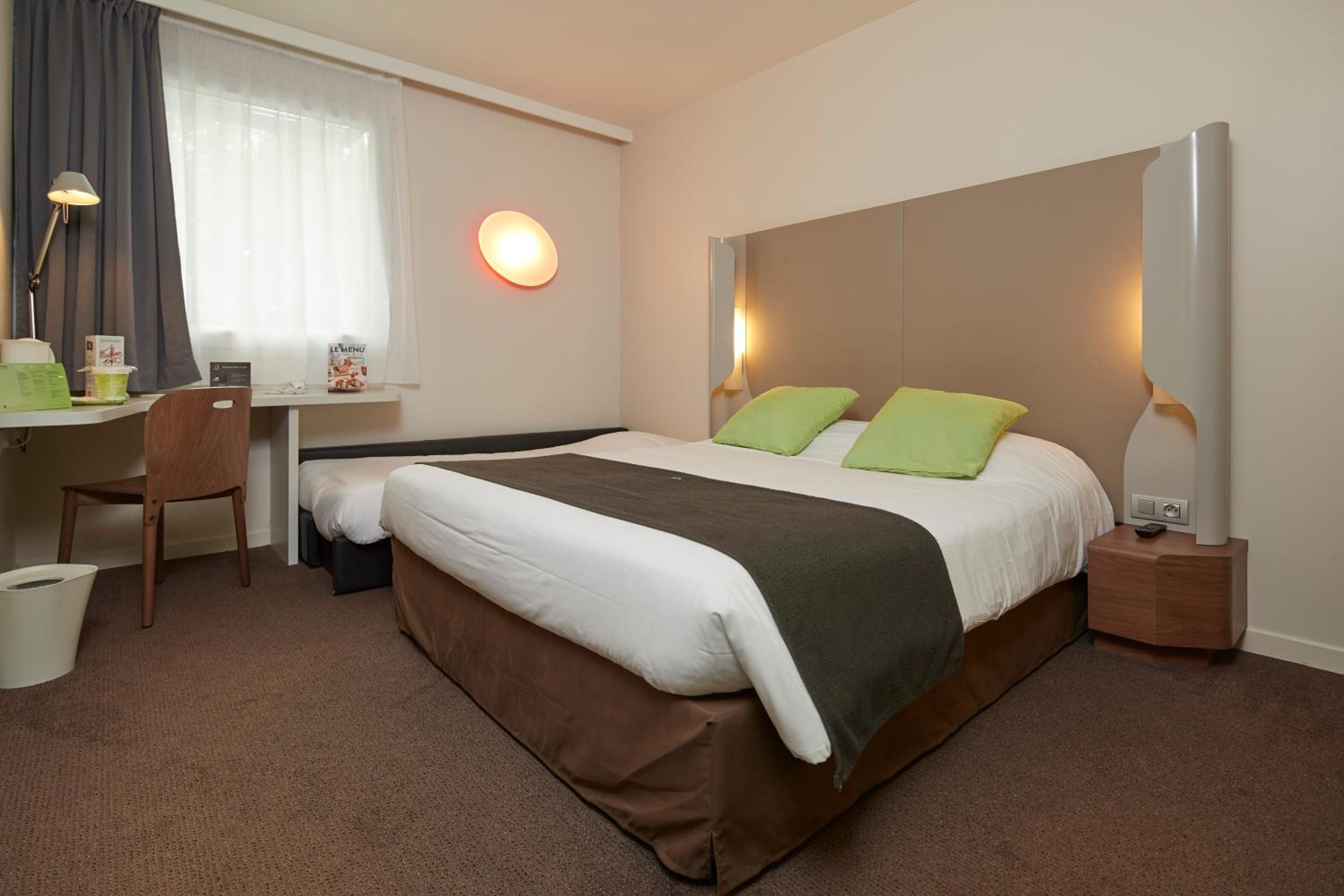 Standard Double Room - Photo 9