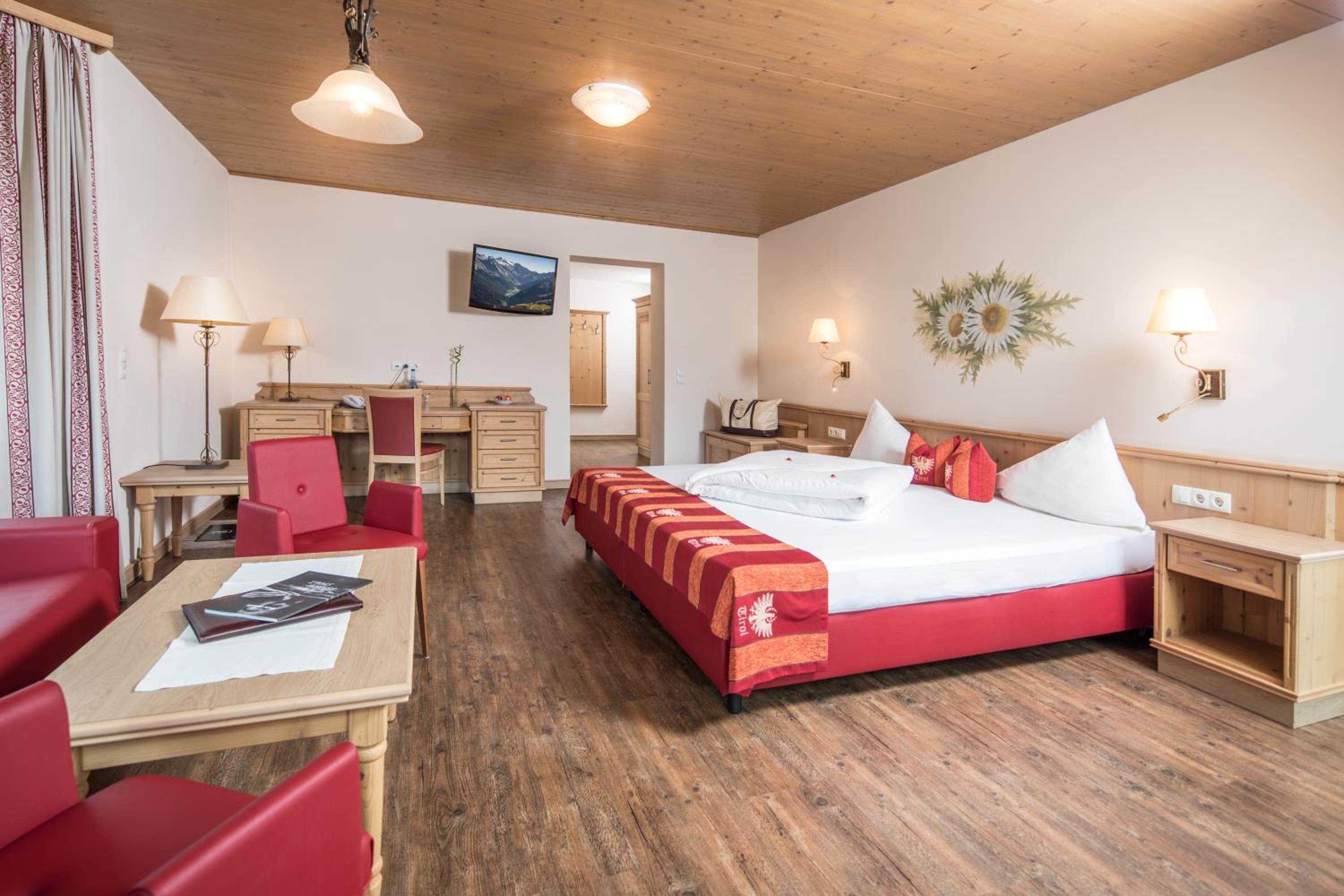 Junior Suite with Mountain View - Photo 4