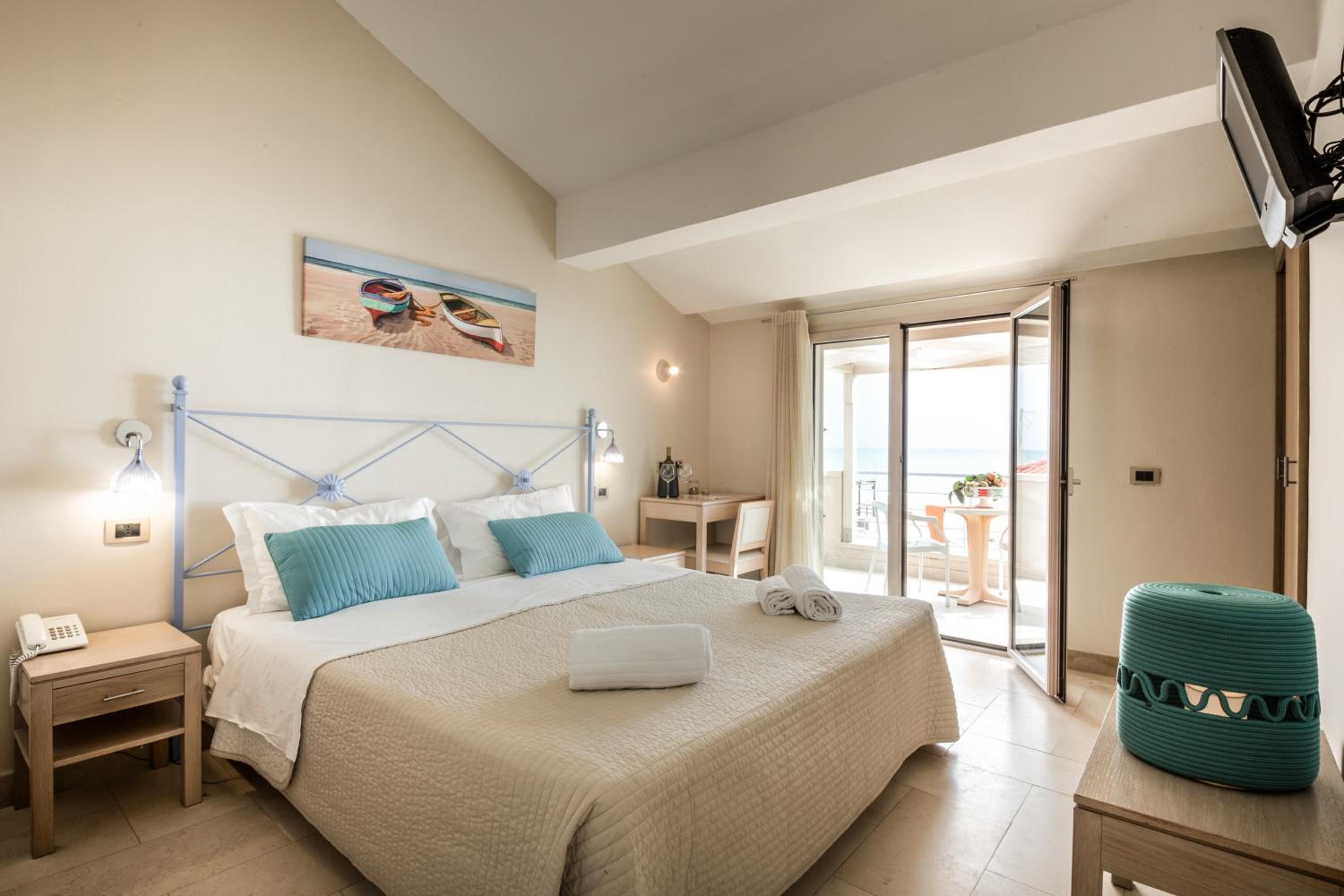 Double Room with Balcony and Sea View photo 1