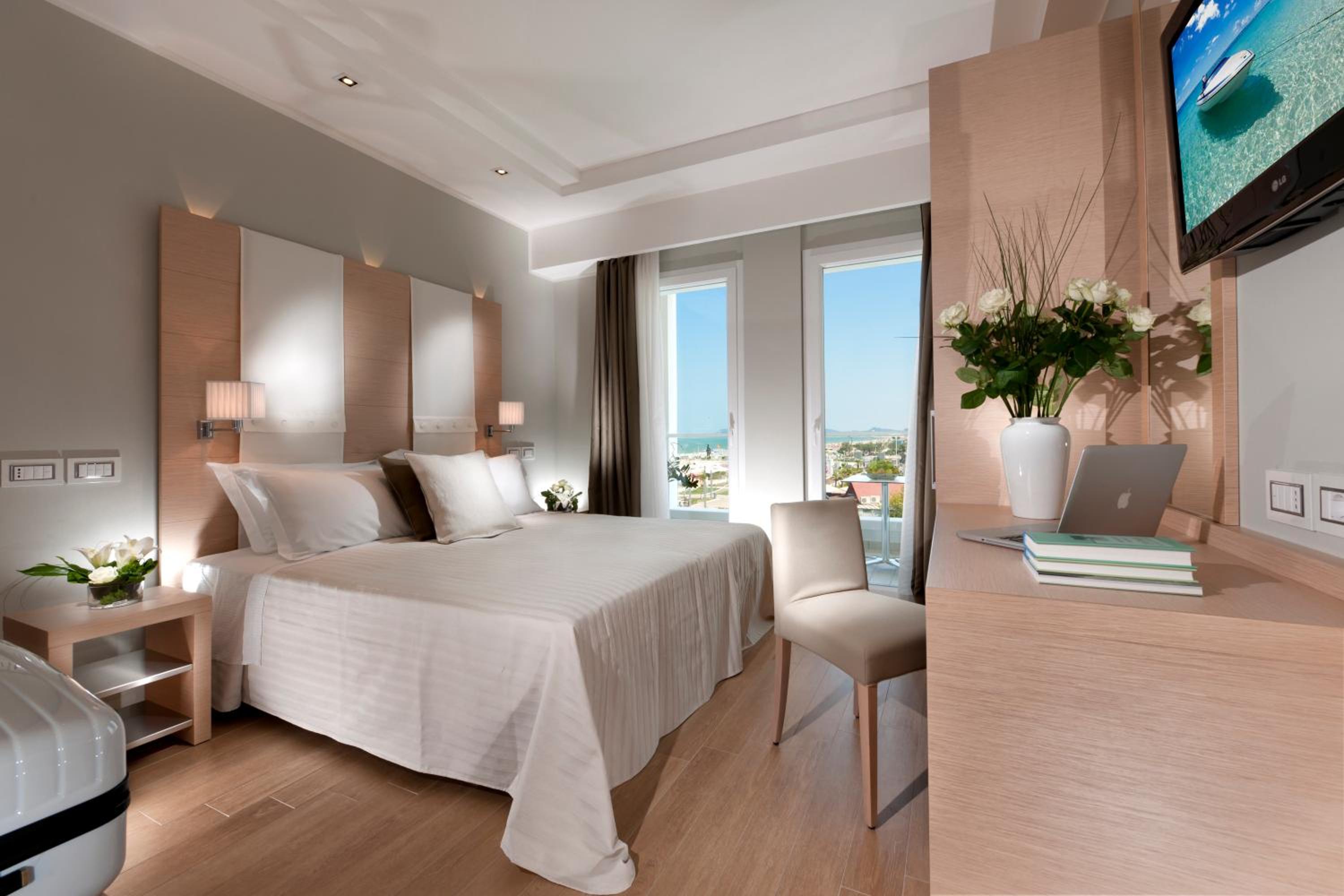 Superior Room with Lateral Sea View - Photo 1