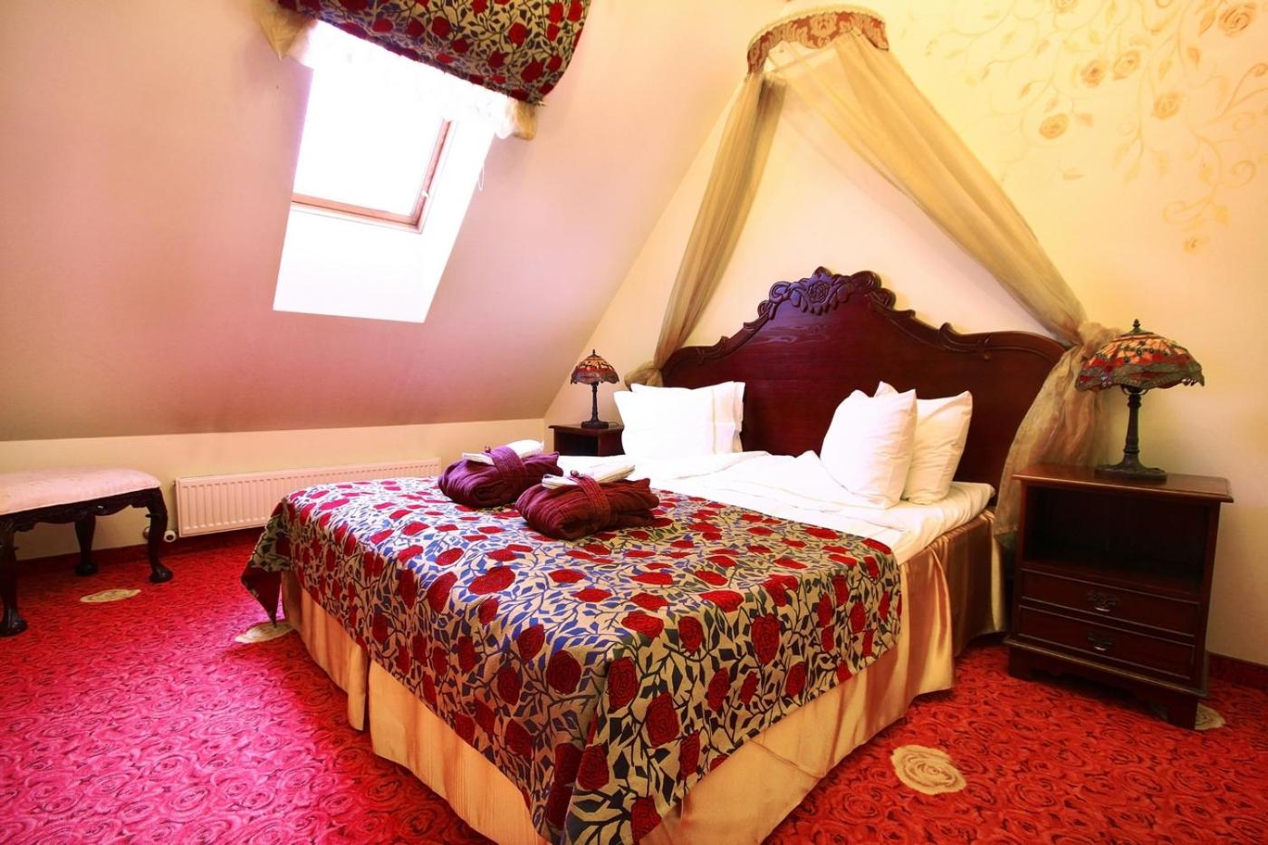Suite with Fireplace and Spa Access - Photo 1