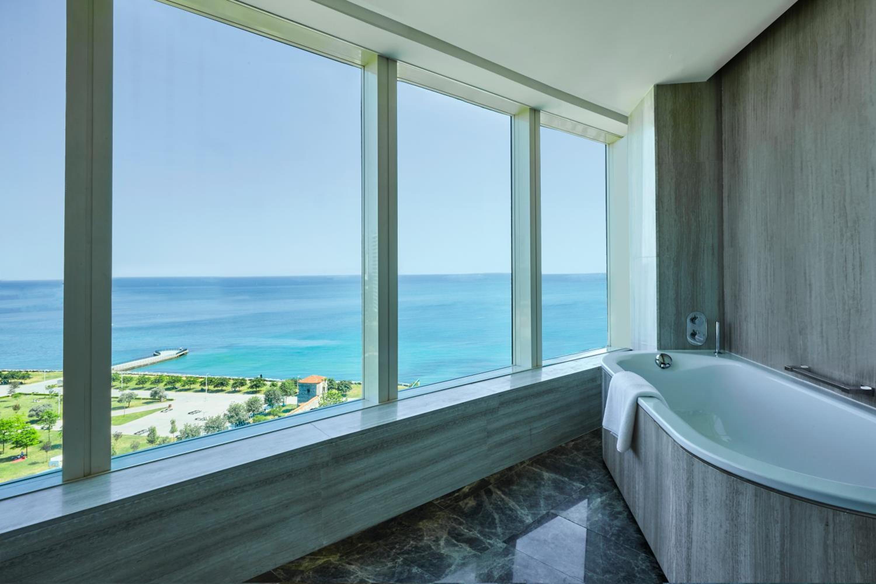 Deluxe King Room with Sea View