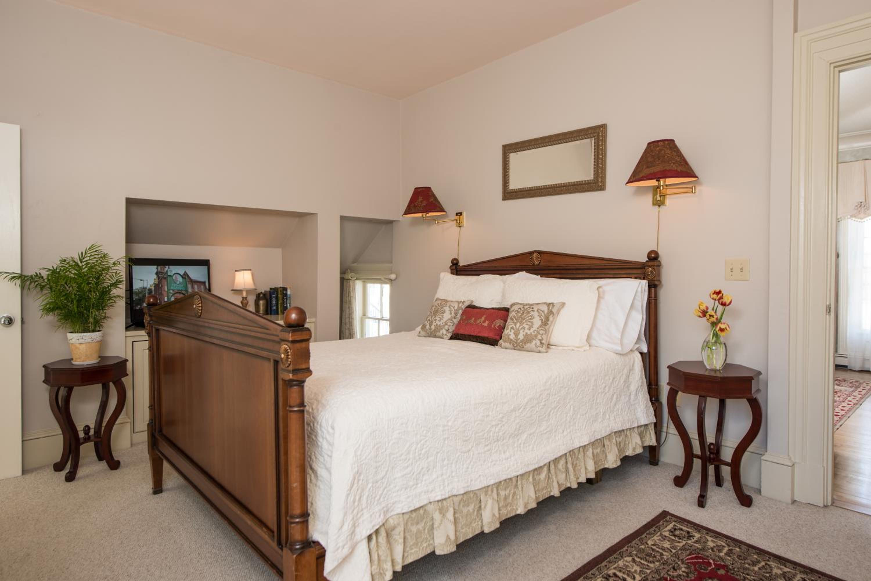Queen Suite with Spa Bath and Fireplace - 6 photo 1