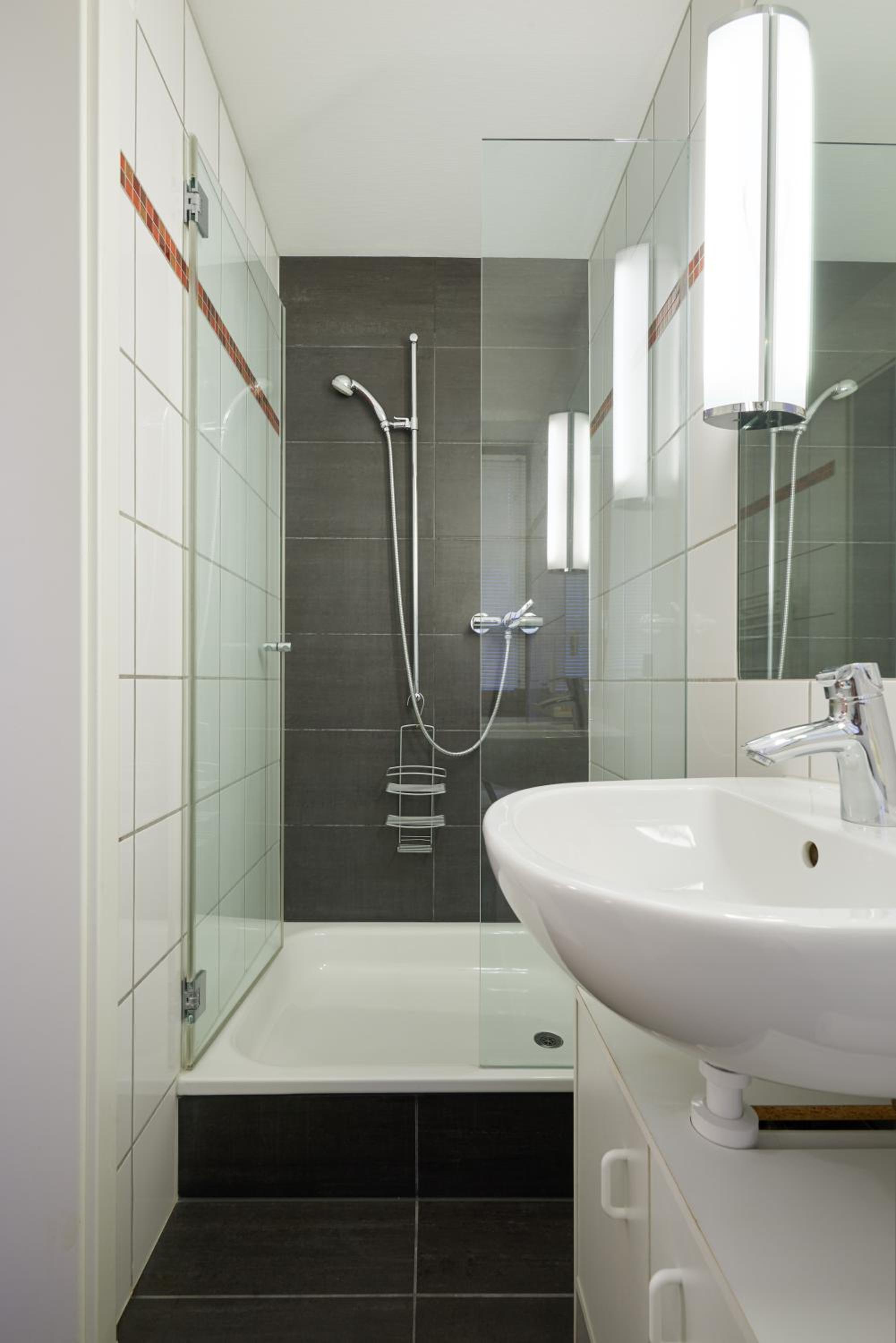 Two-Bedroom Apartment with Kitchenette photo 2