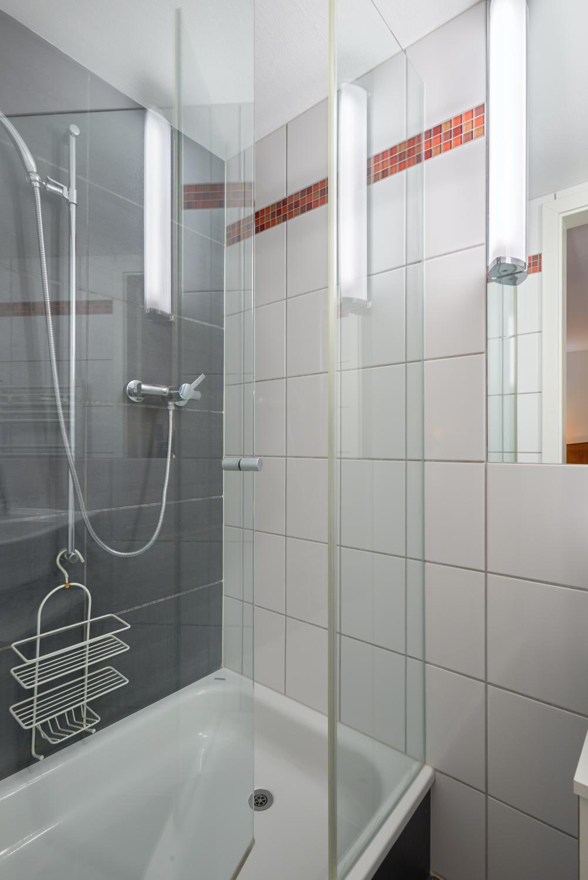 Two-Bedroom Apartment with Kitchenette photo 3