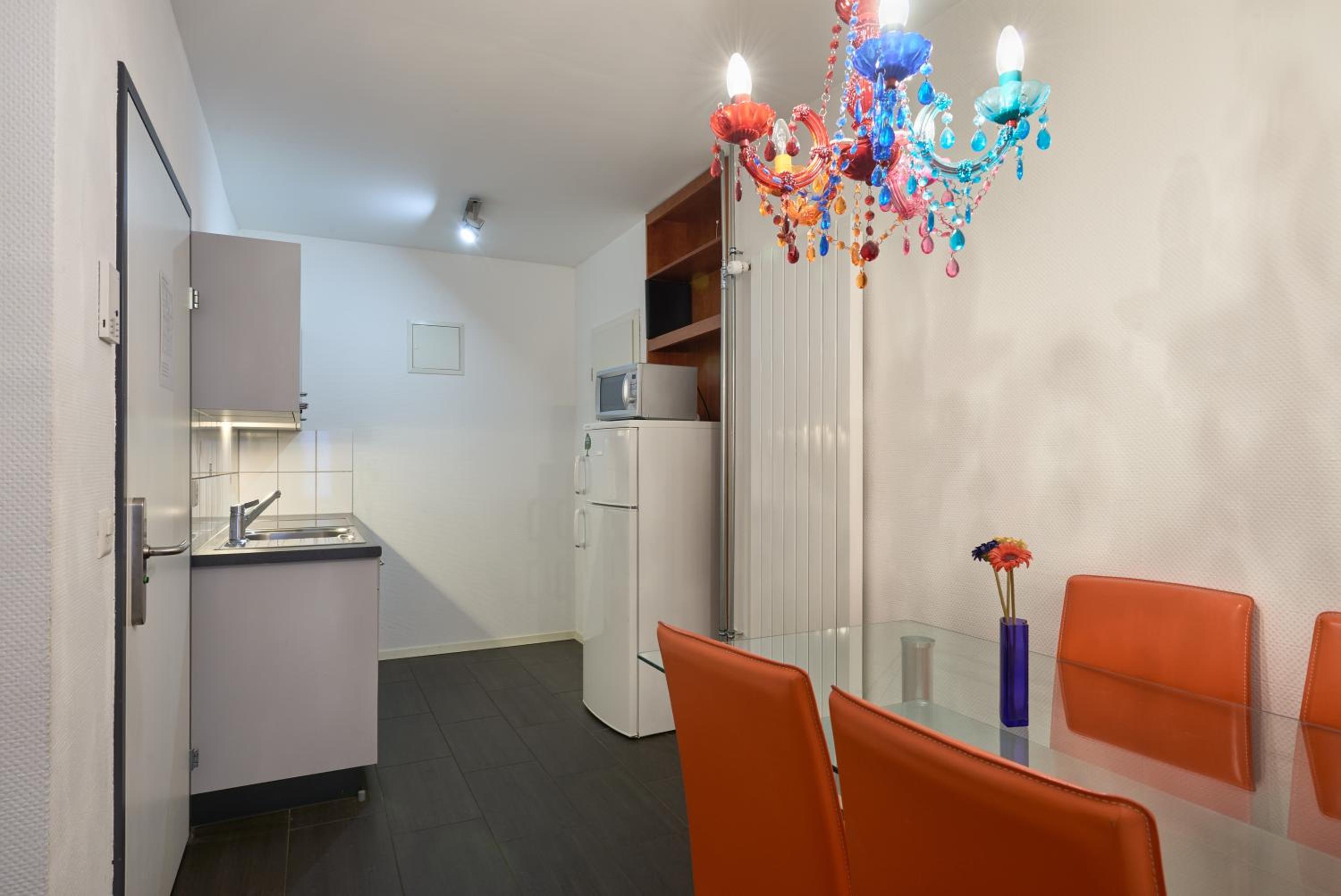 One-Bedroom Apartment with Kitchenette photo 3