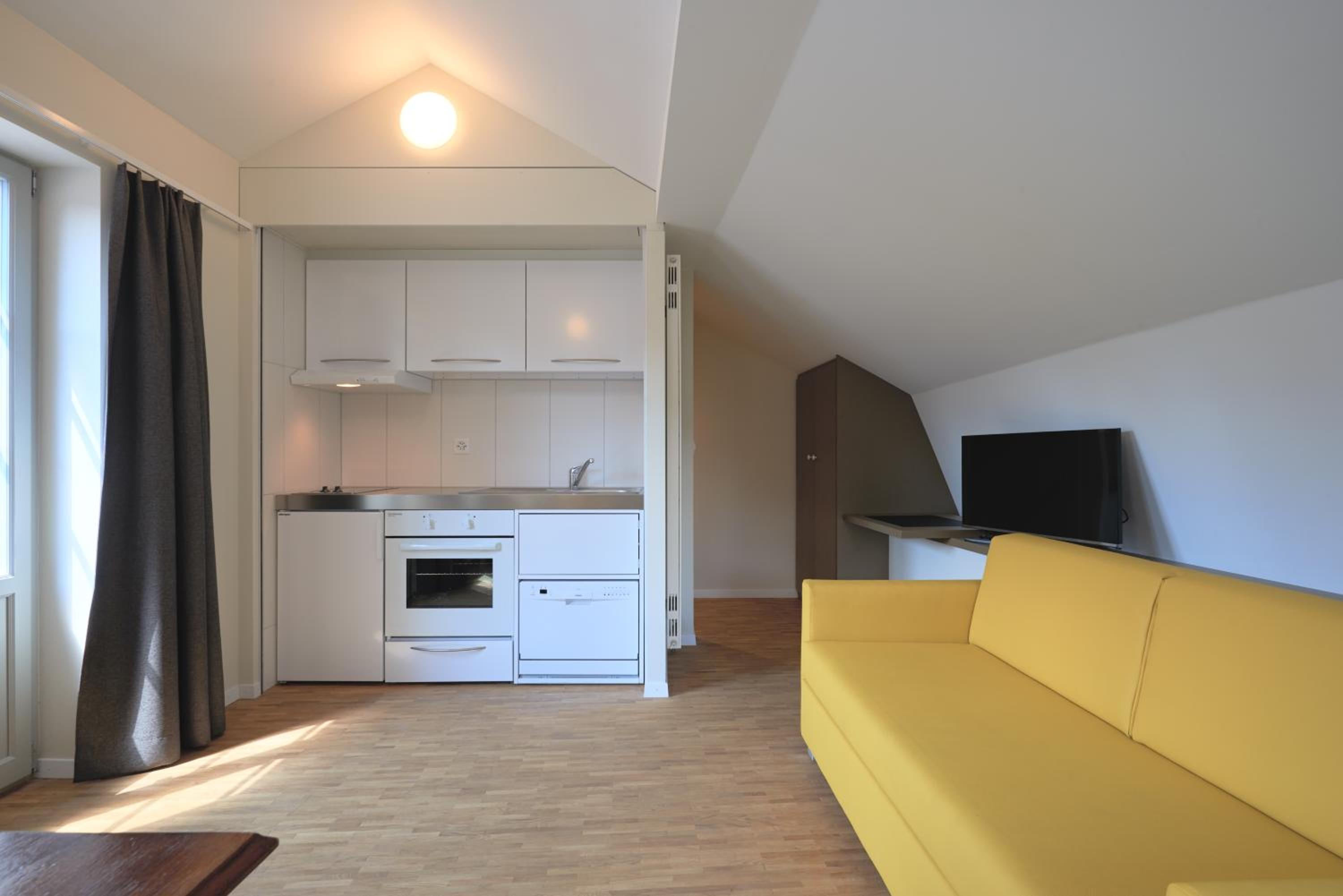 Maisonette Two-Bedroom Apartment with Kitchenette and Balcony photo 2