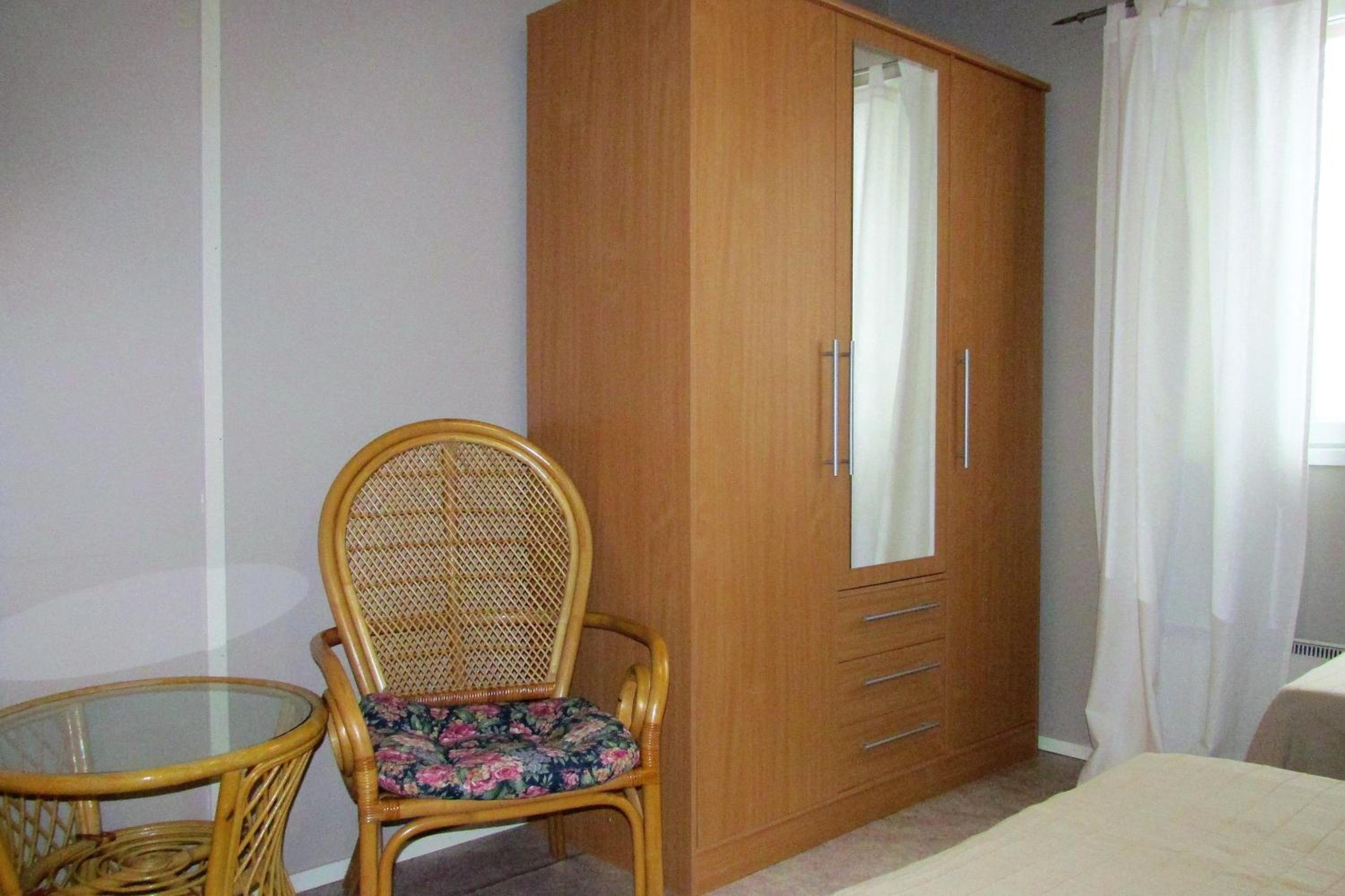 Family Room with Private Bathroom - Photo 14
