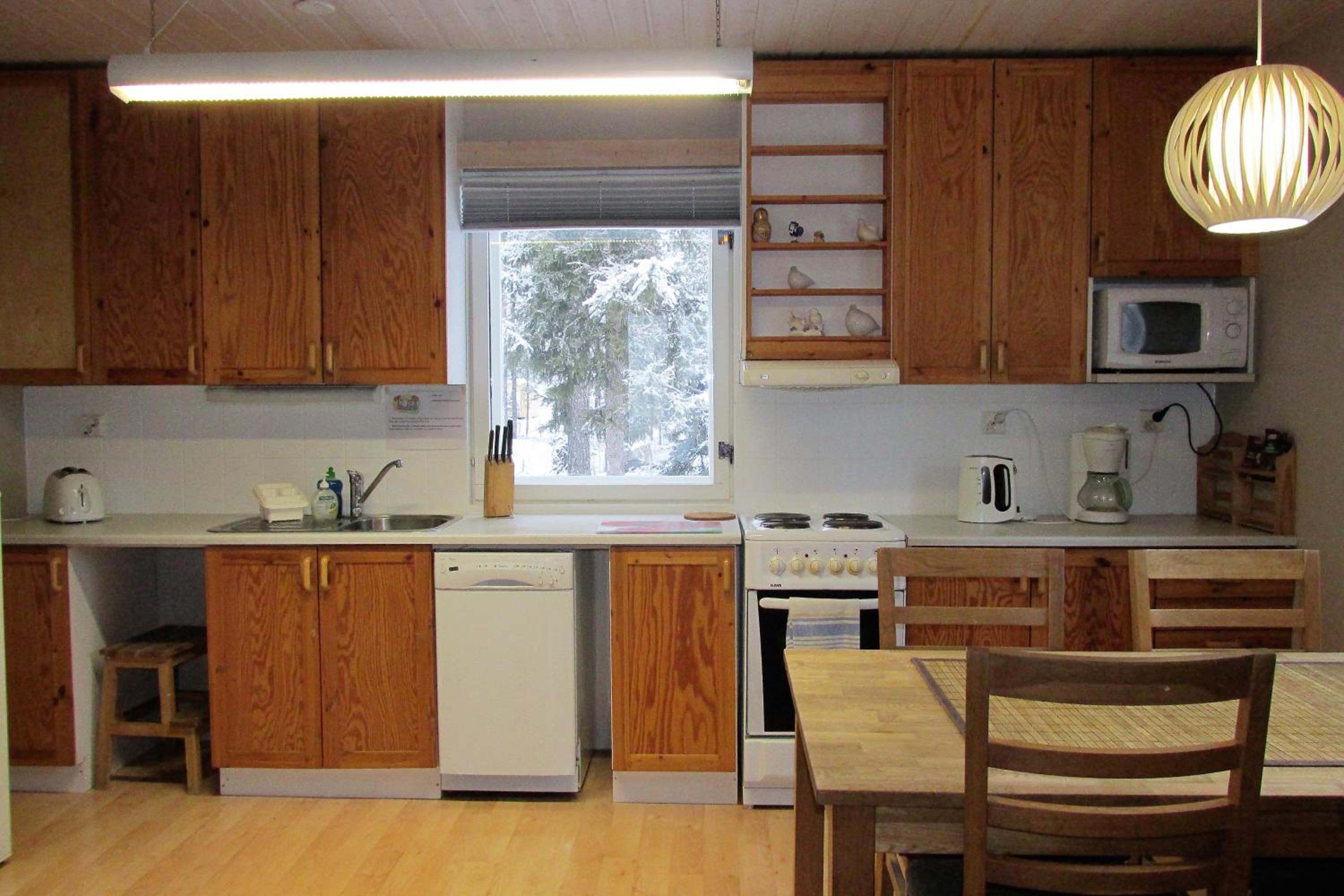 Family Room with Private Bathroom - Photo 32