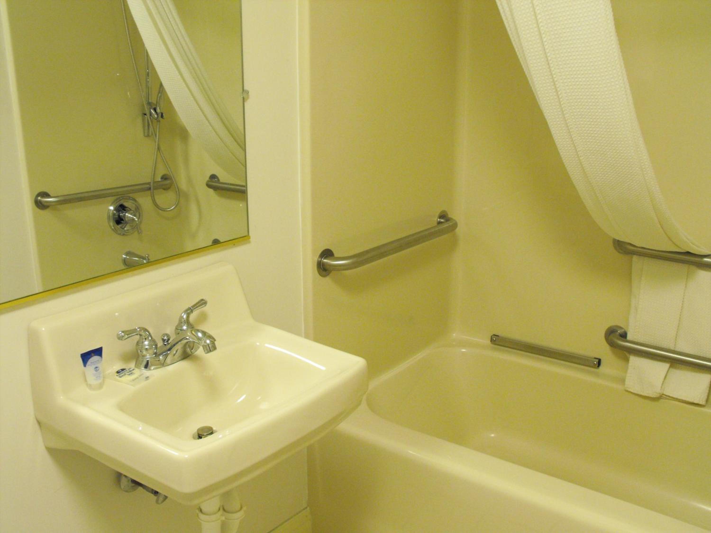 Double Room - Non-Smoking  - Photo 5