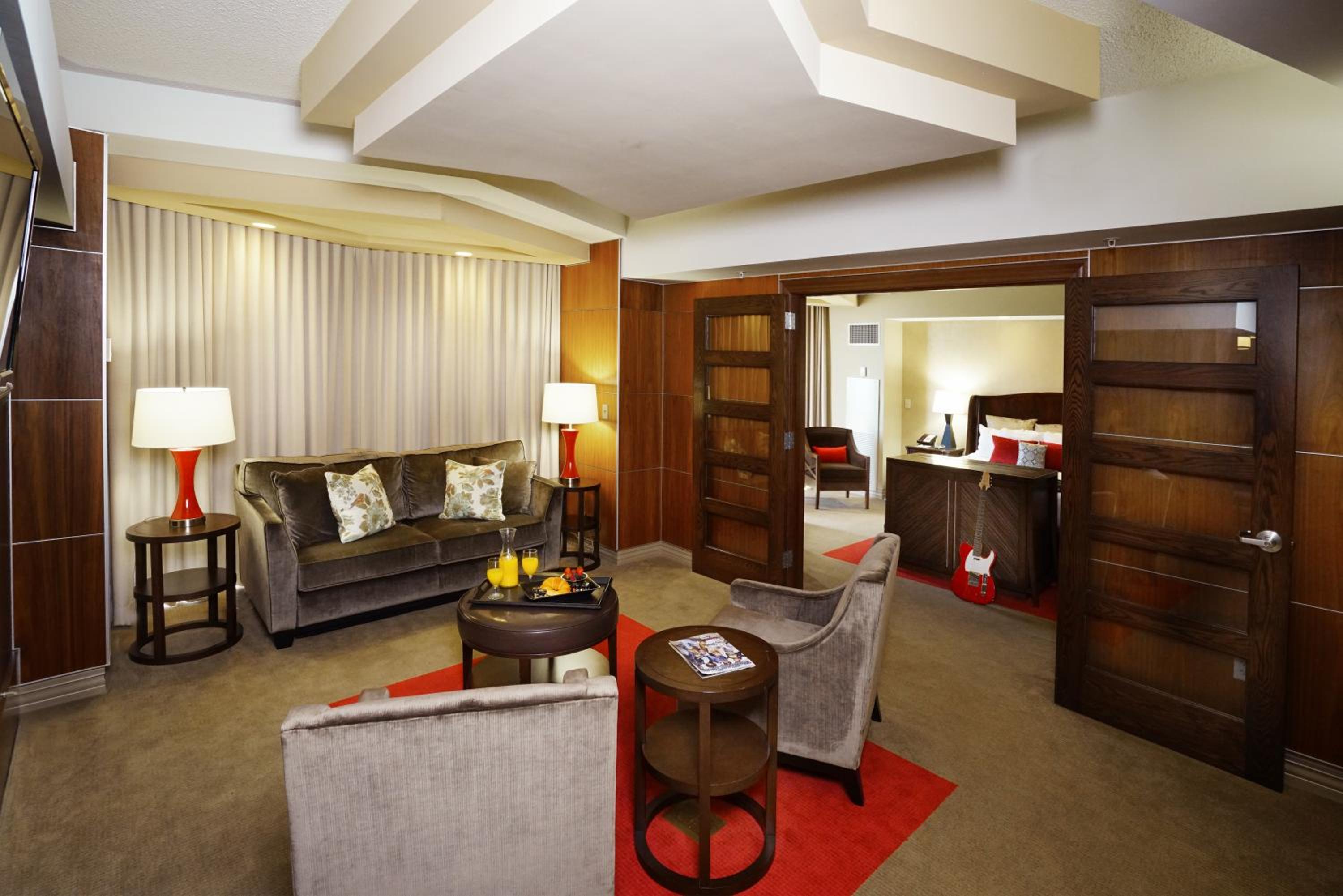 Cherokee Suite Hard Rock Tower  - Photo 1