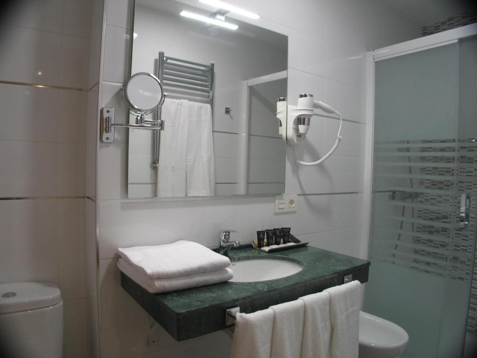 Triple Room with Garden View - Photo 8