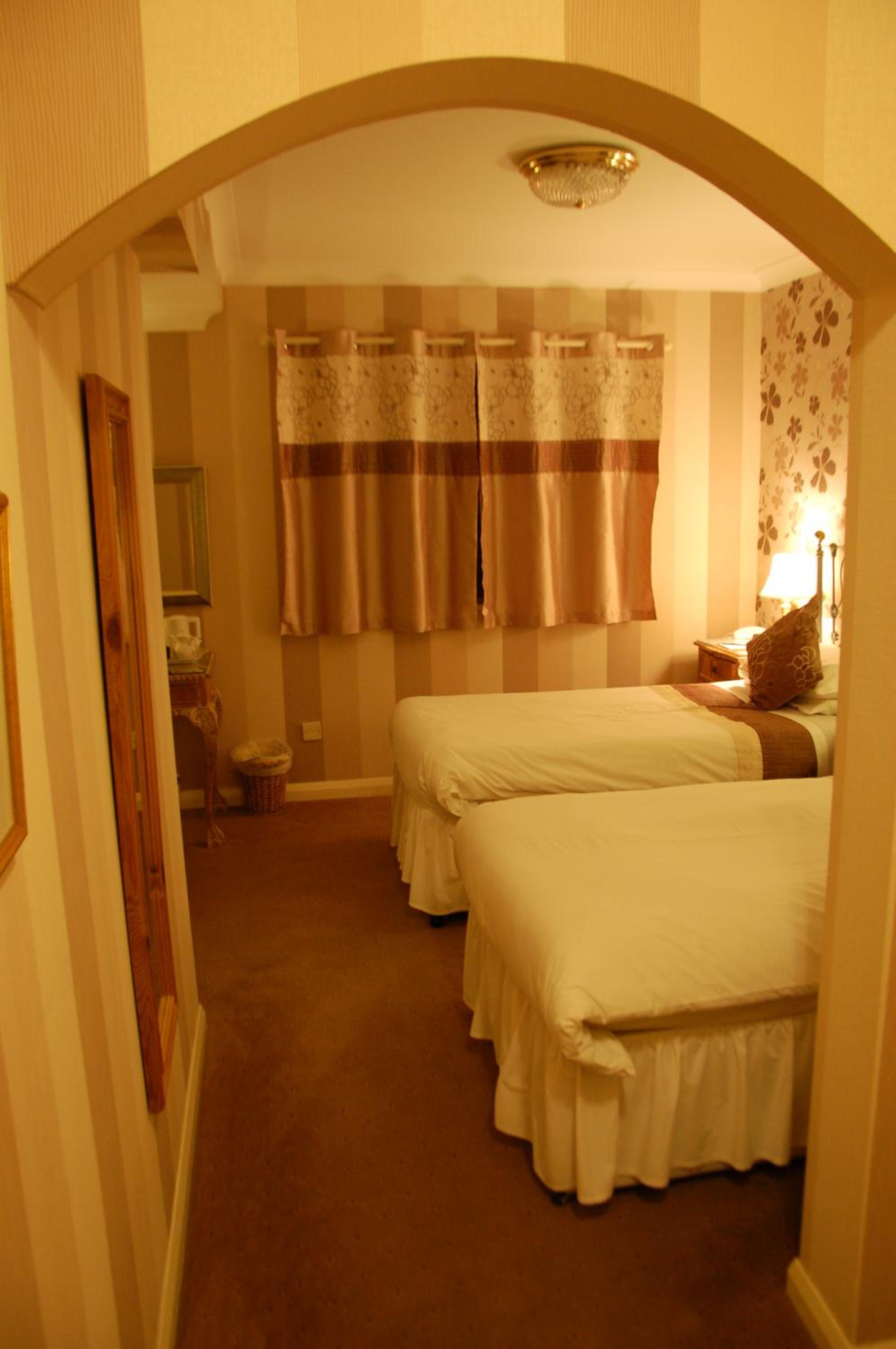 Business Twin Room - Photo 2