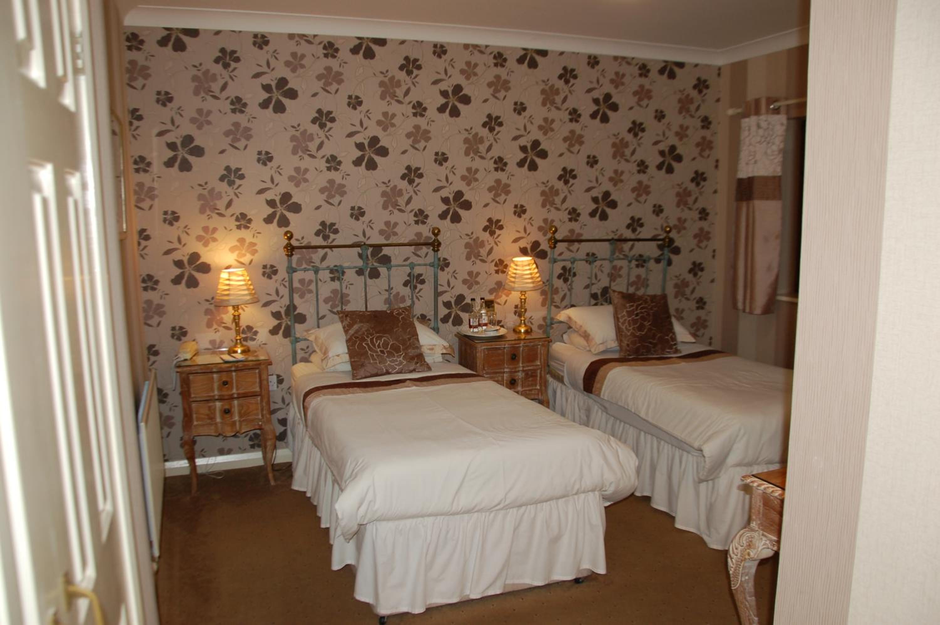 Business Twin Room - Photo 3