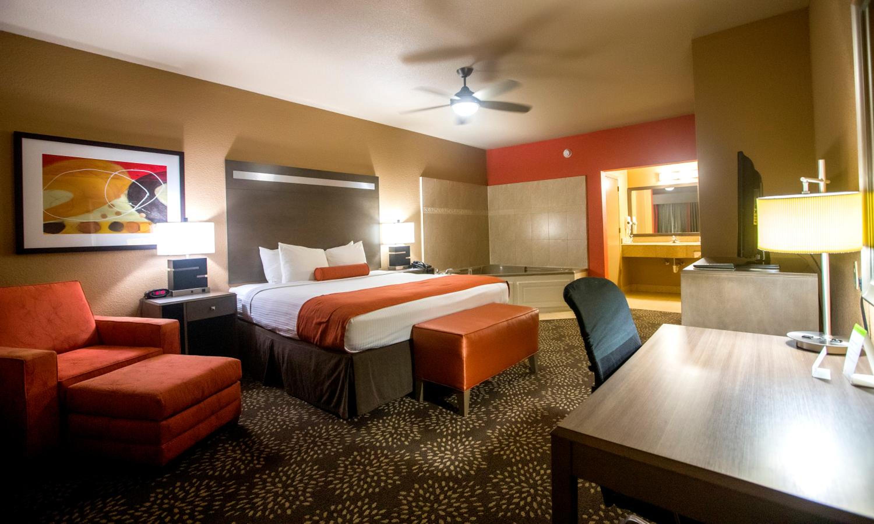 Deluxe King Room - Non-Smoking