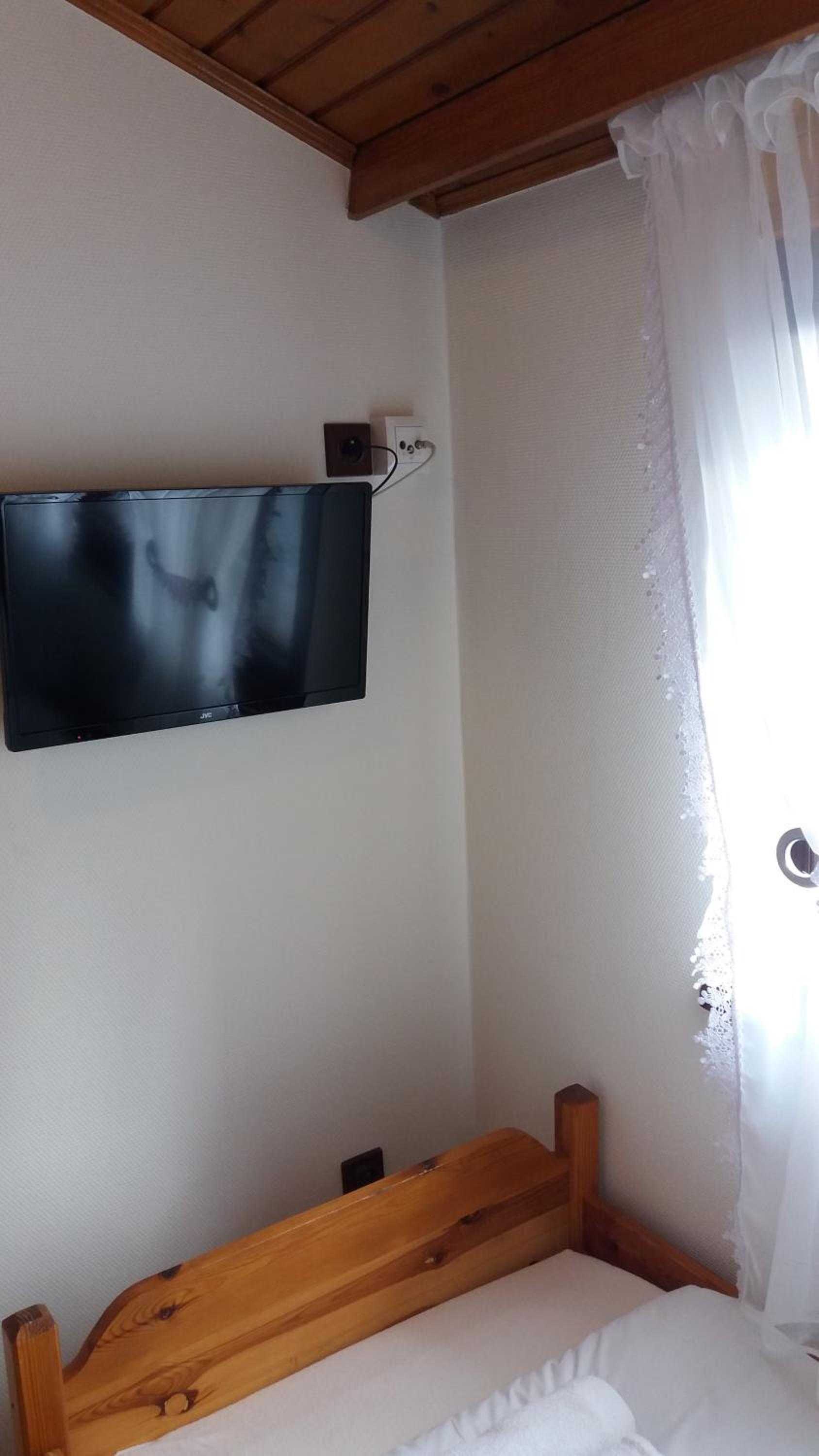 Single Room with Shared Bathroom photo 2