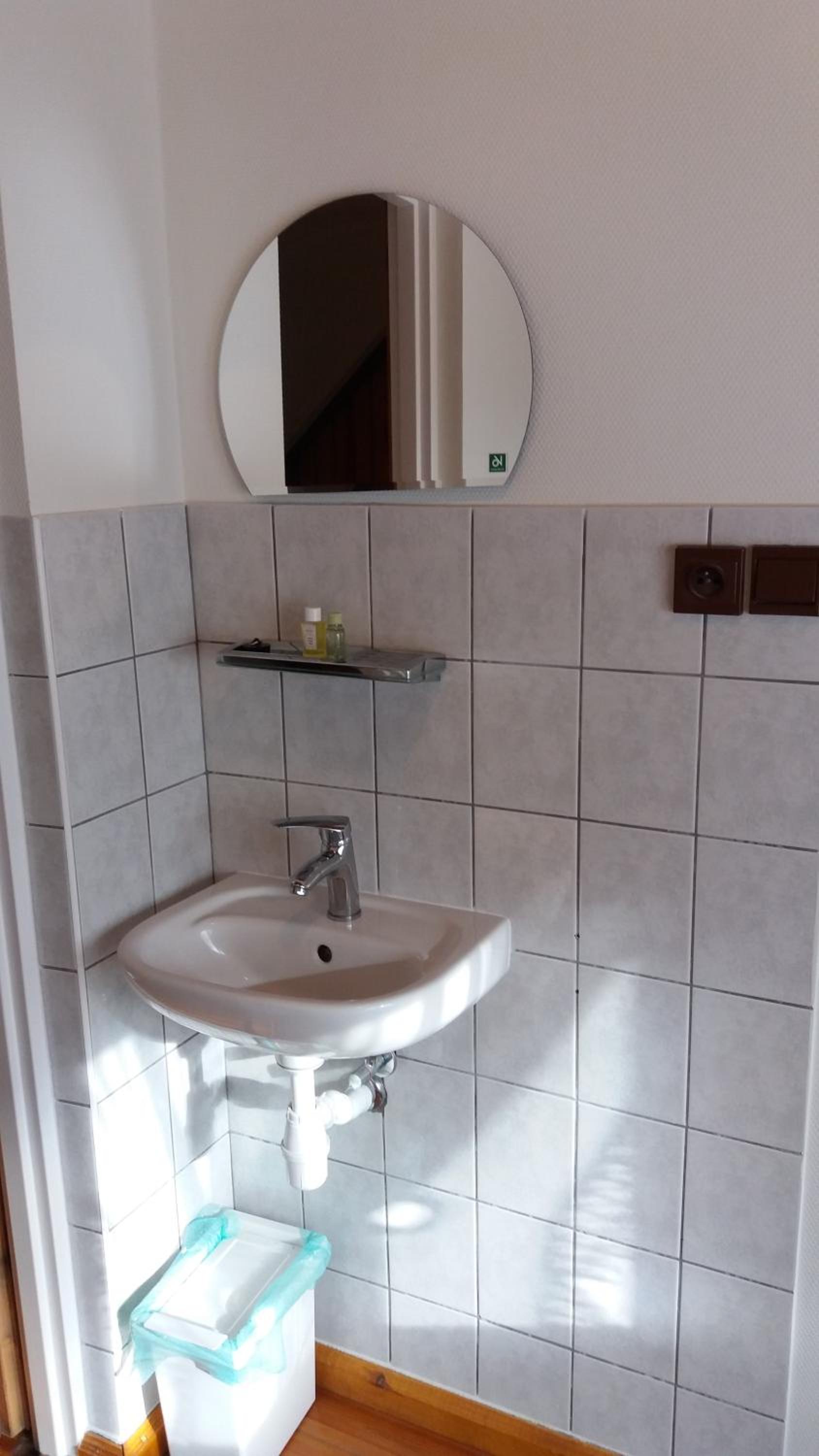 Single Room with Shared Bathroom photo 3