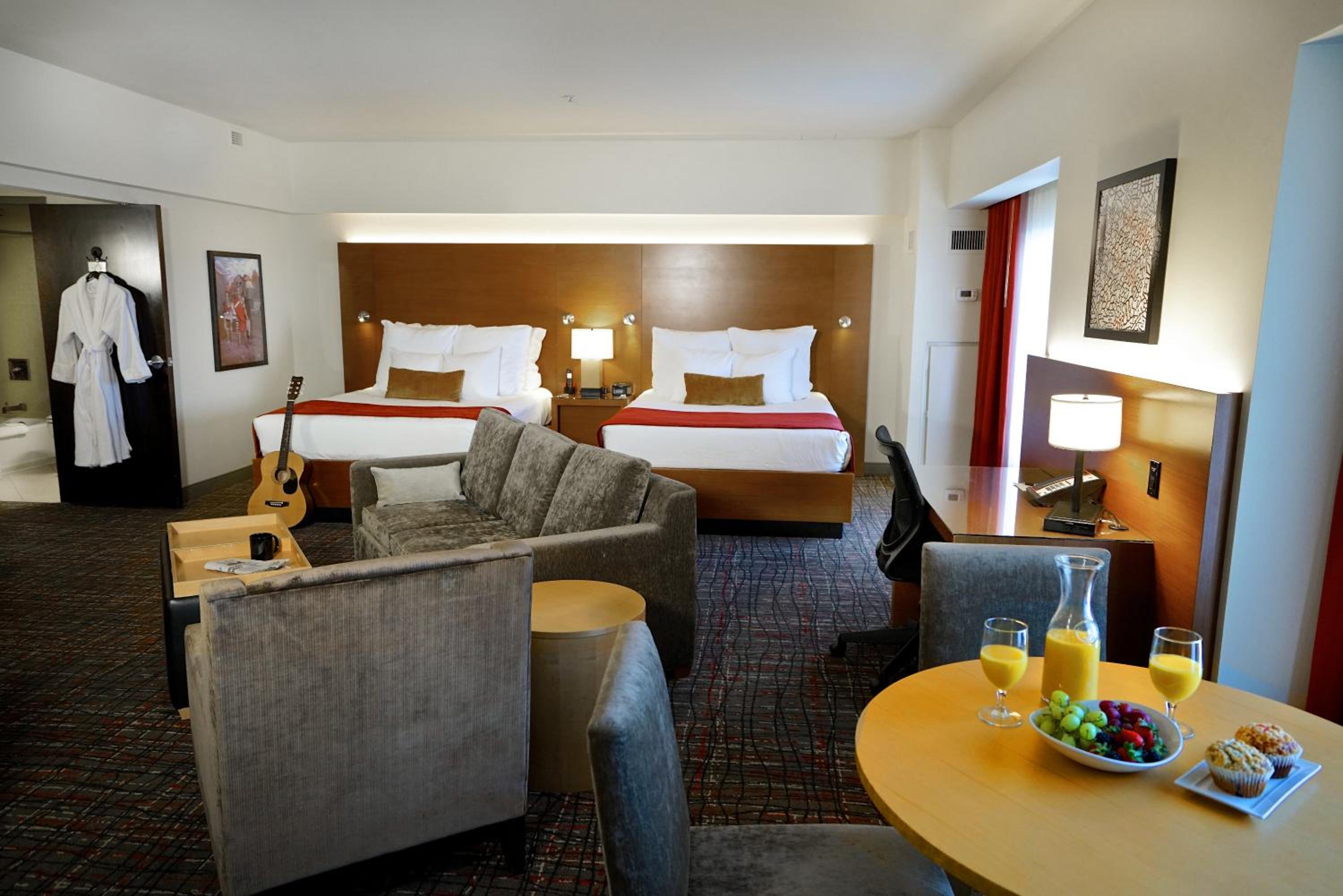 Double Queen Suite Cherokee Tower  - Photo 1